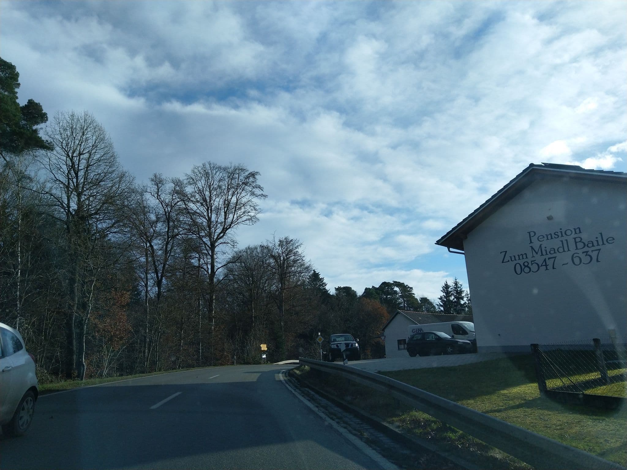Street view near Pension Zur Miadl Baile, Künzing — © highwayphotograph (CC BY-SA · Mapillary)