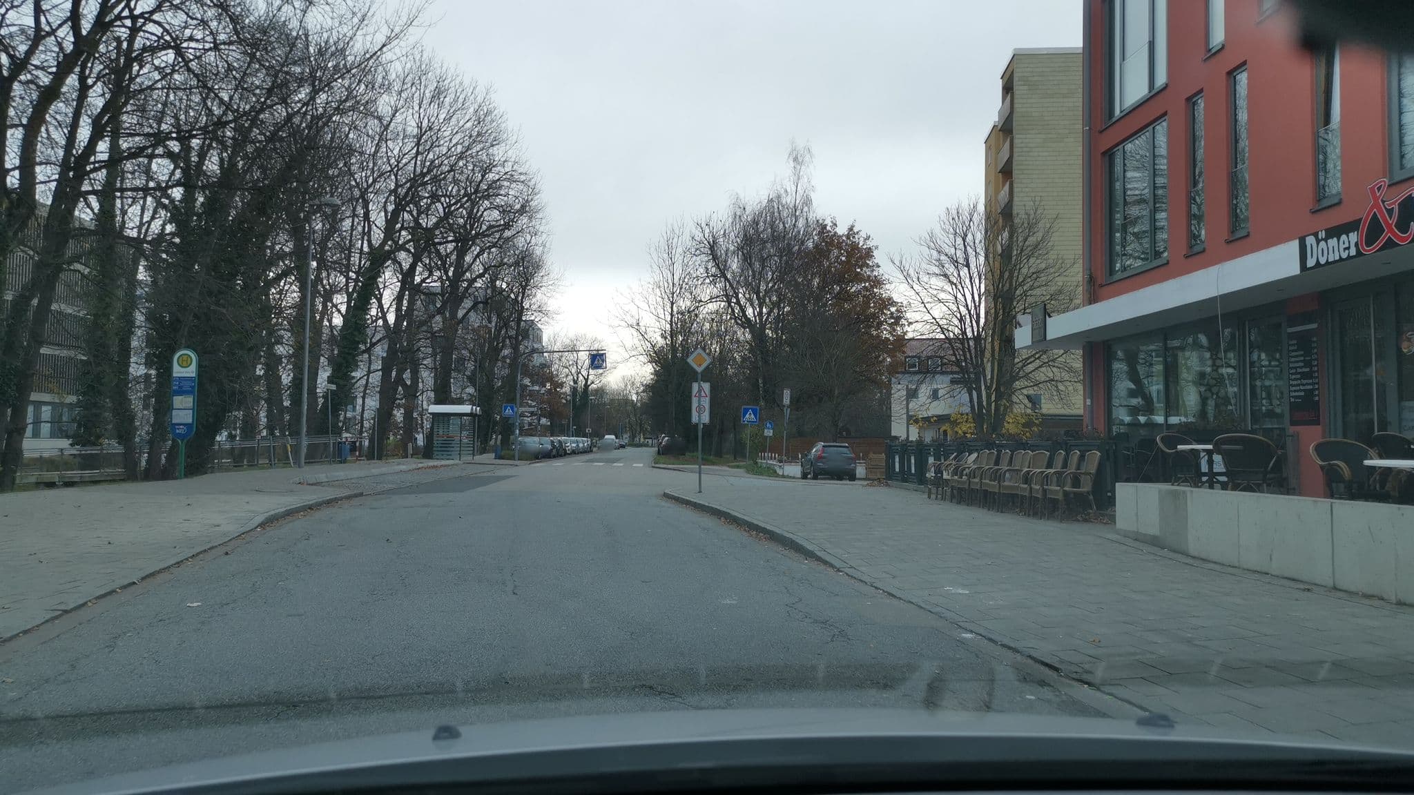Street view near SIS No. 6 - Das Boardinghouse, Unterschleißheim — © chicc0 (CC BY-SA · Mapillary)