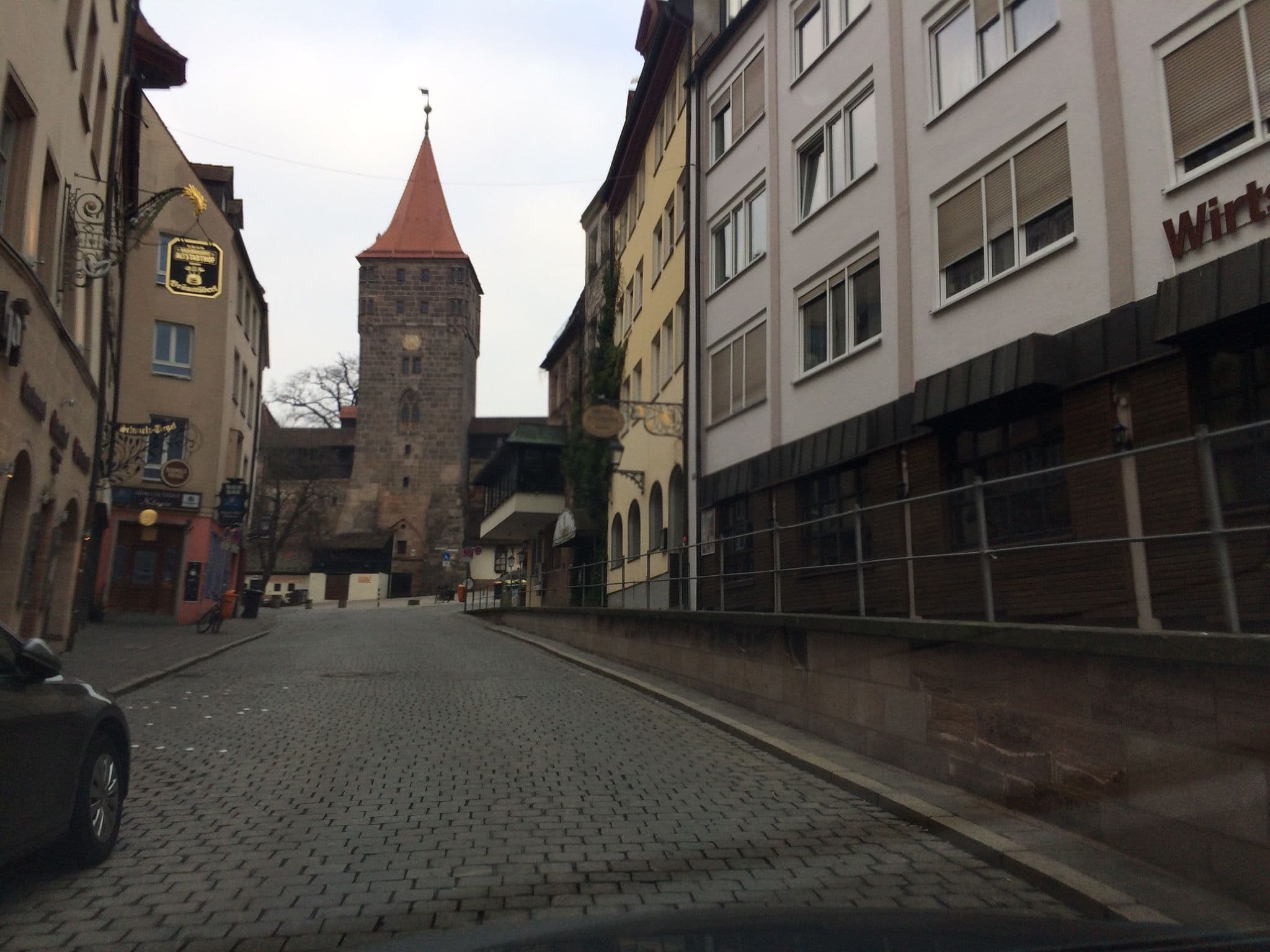 Street view near White Pearl Hostel, Nuremberg — © vadi (CC BY-SA · Mapillary)