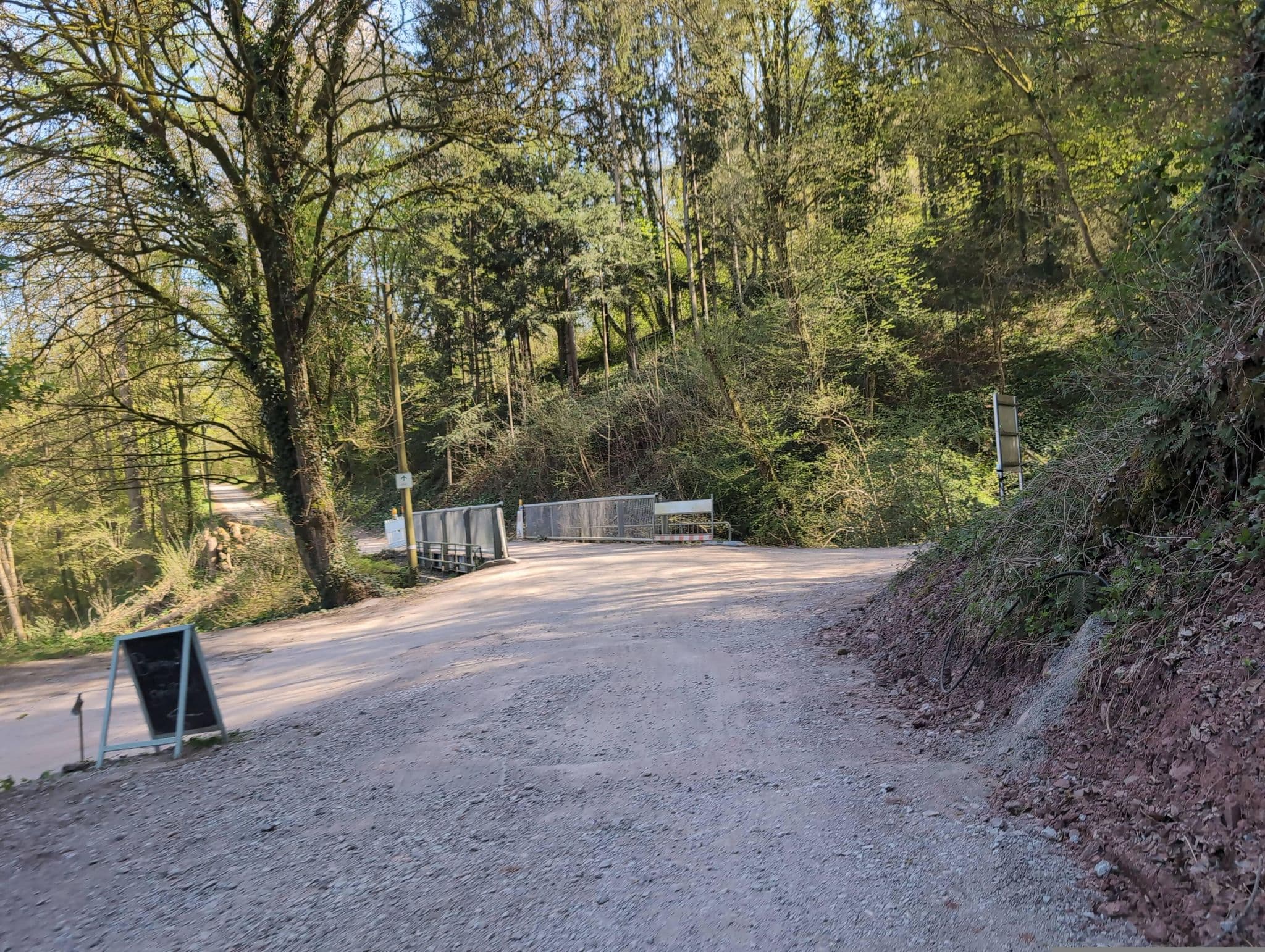 Street view near Die Sandsteinbrüche von Mörtelstein, Binau — © PixelusPro8 (CC BY-SA · Mapillary)