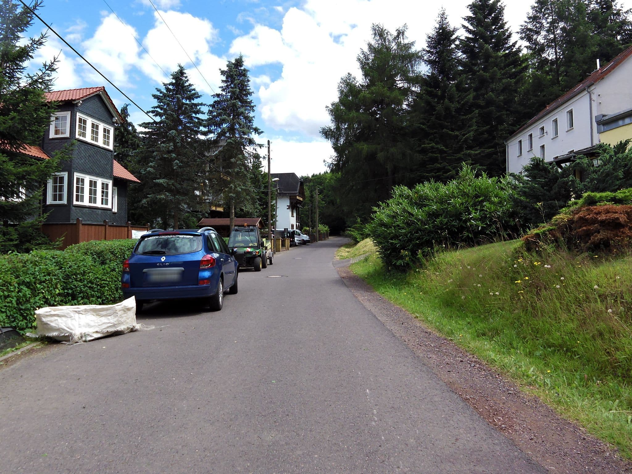 Street view near Haus Frölich, Tabarz — © zoegglmeyr (CC BY-SA · Mapillary)