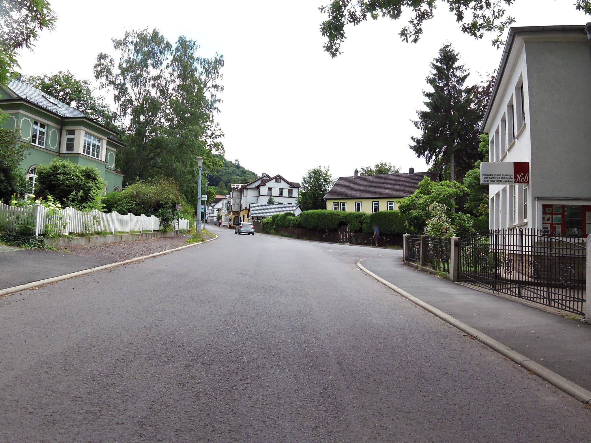 Street view near Haus Neuland, Tabarz — © zoegglmeyr (CC BY-SA · Mapillary)