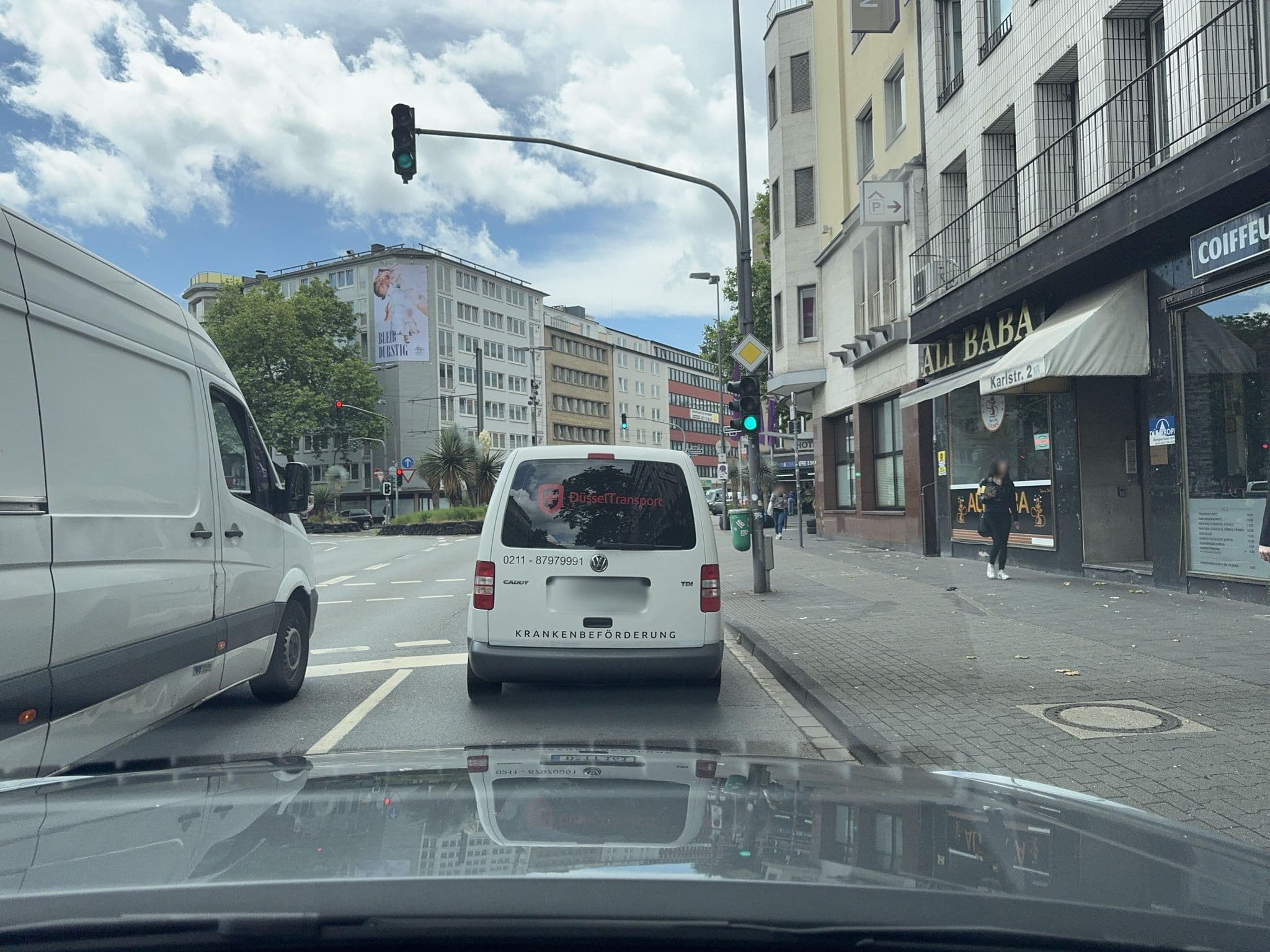 Street view near Hotel Palm Premium, Düsseldorf — © endradon (CC BY-SA · Mapillary)