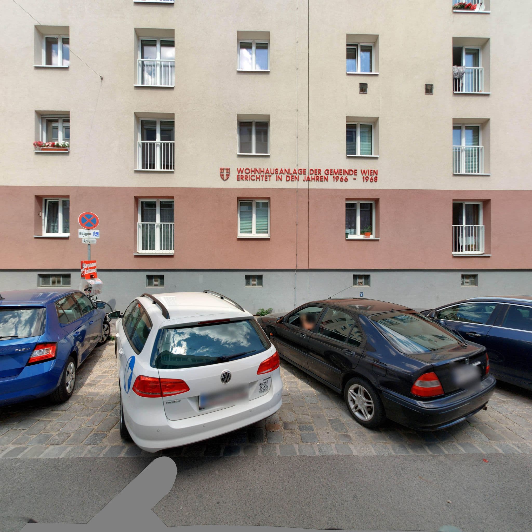 Street view near Hotel Bauer, Margareten — © eliasgander (CC BY-SA · Mapillary)