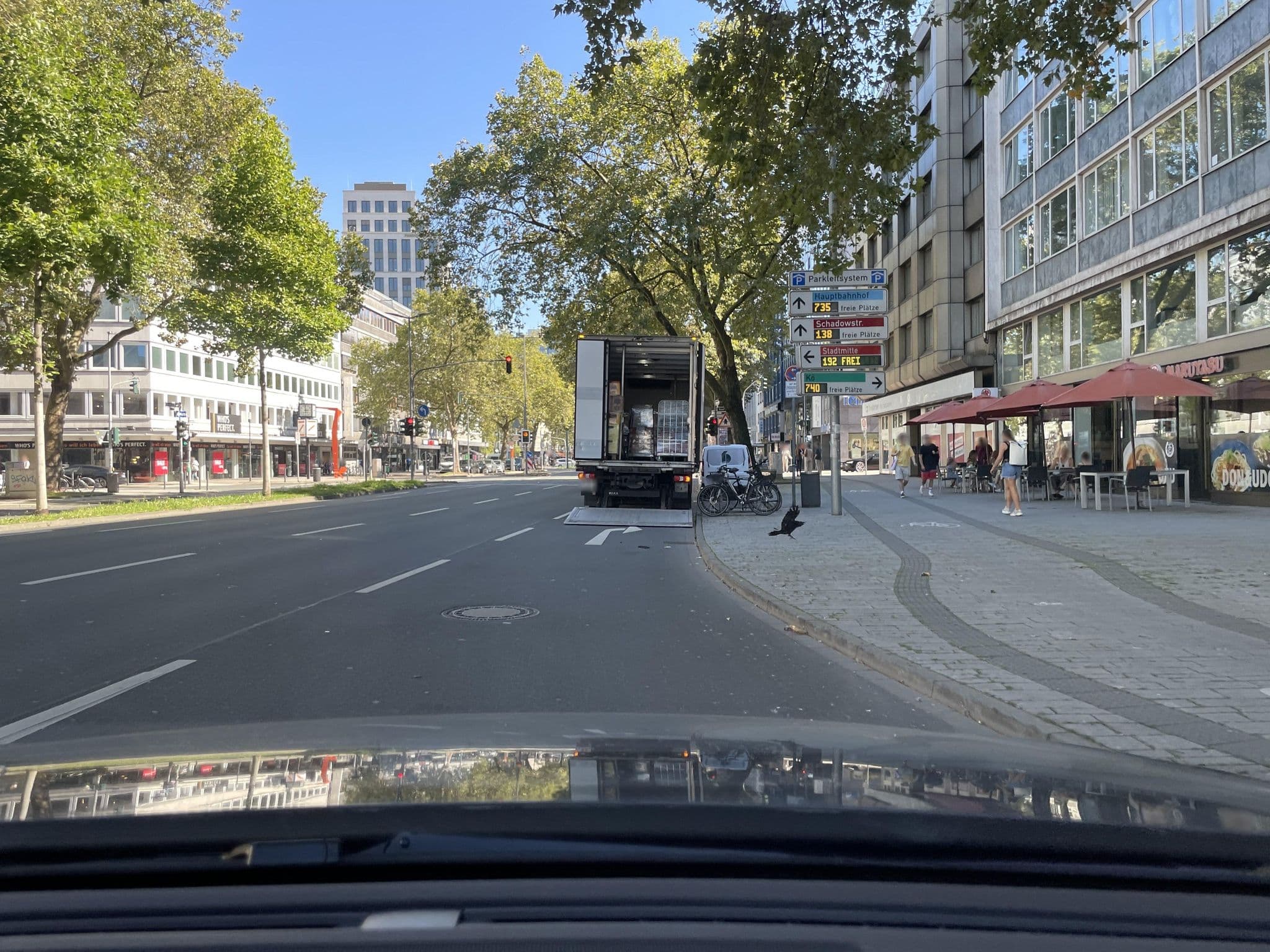 Street view near BLK Hostel, Düsseldorf — © endradon (CC BY-SA · Mapillary)