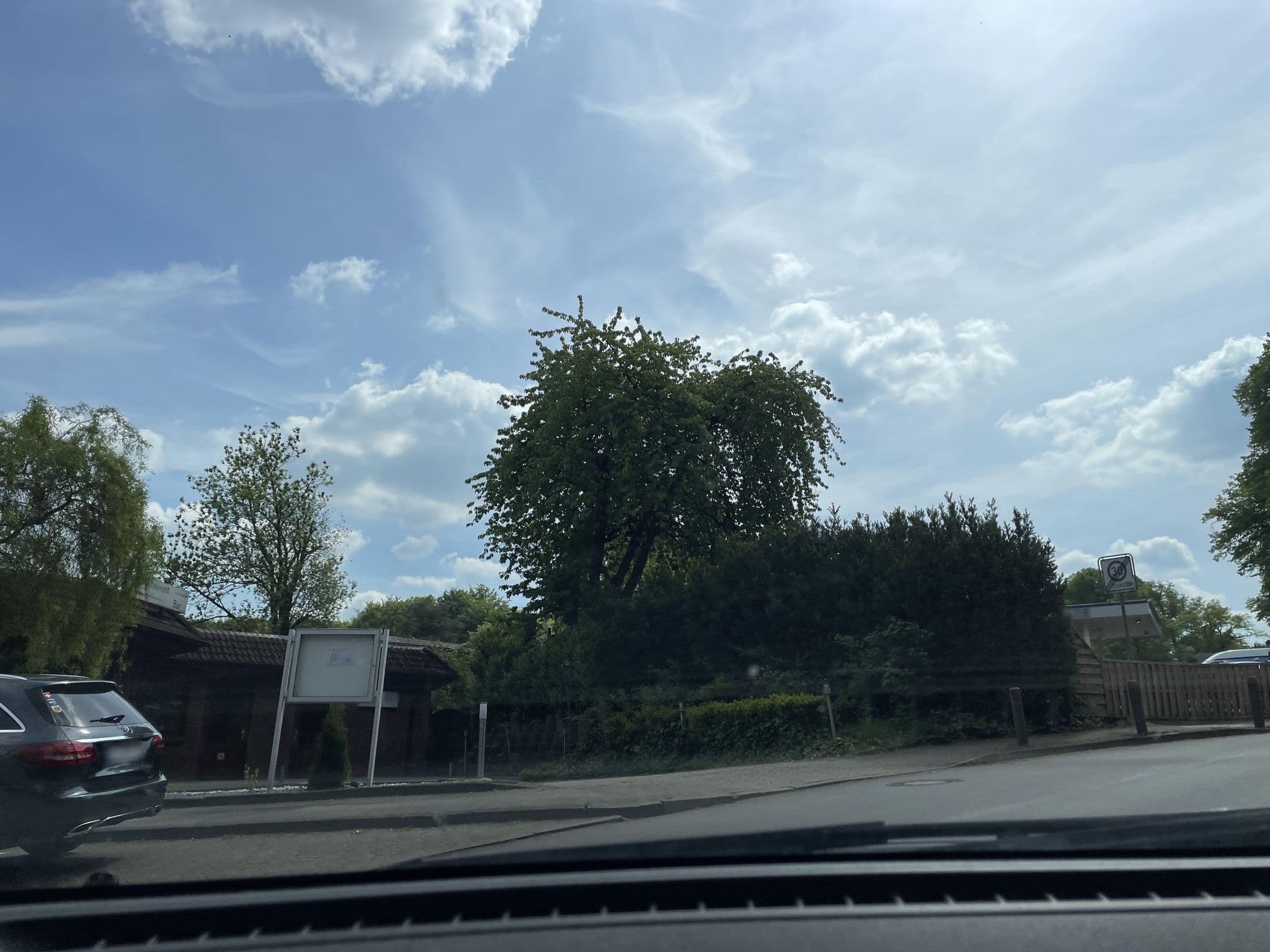 Street view near G&H Hotel Rosengarten, Seevetal — © hotteliene (CC BY-SA · Mapillary)