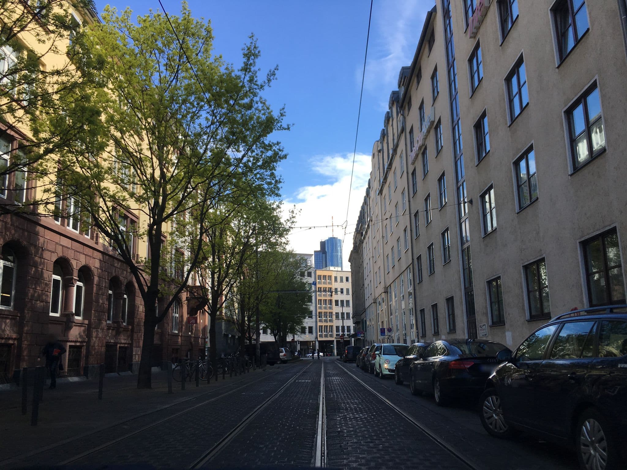 Street view near Fleming's Hotel, Frankfurt am Main — © foxman (CC BY-SA · Mapillary)