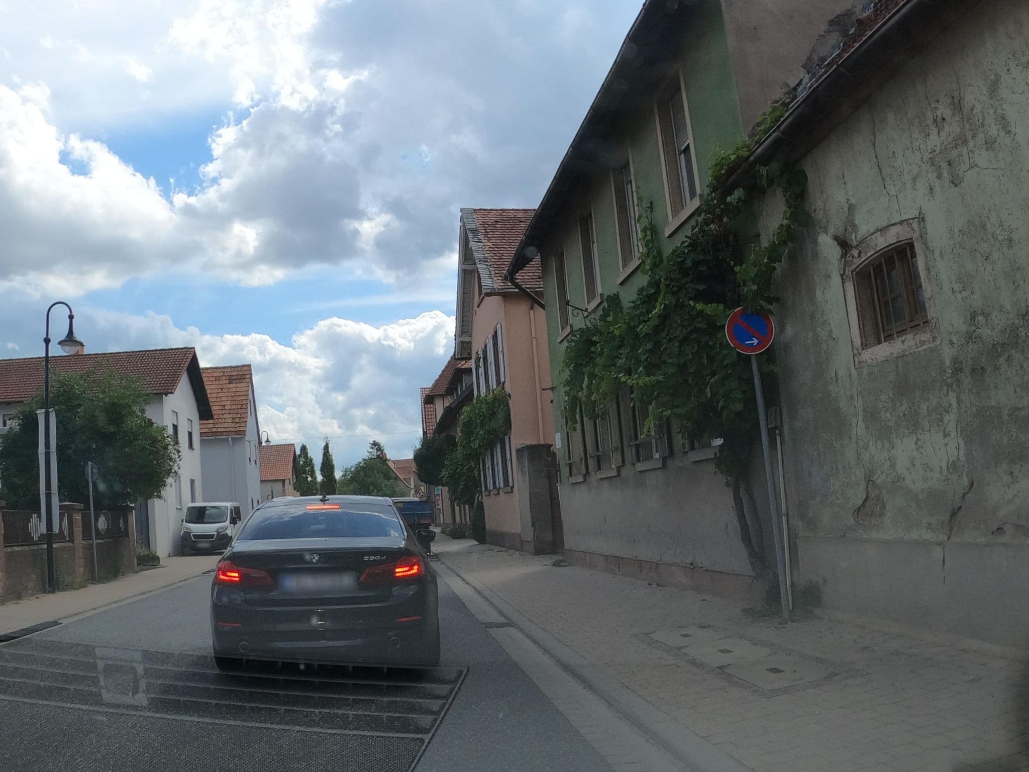 Street view near Wein & Gästehaus Brand, Bockenheim — © atze02 (CC BY-SA · Mapillary)