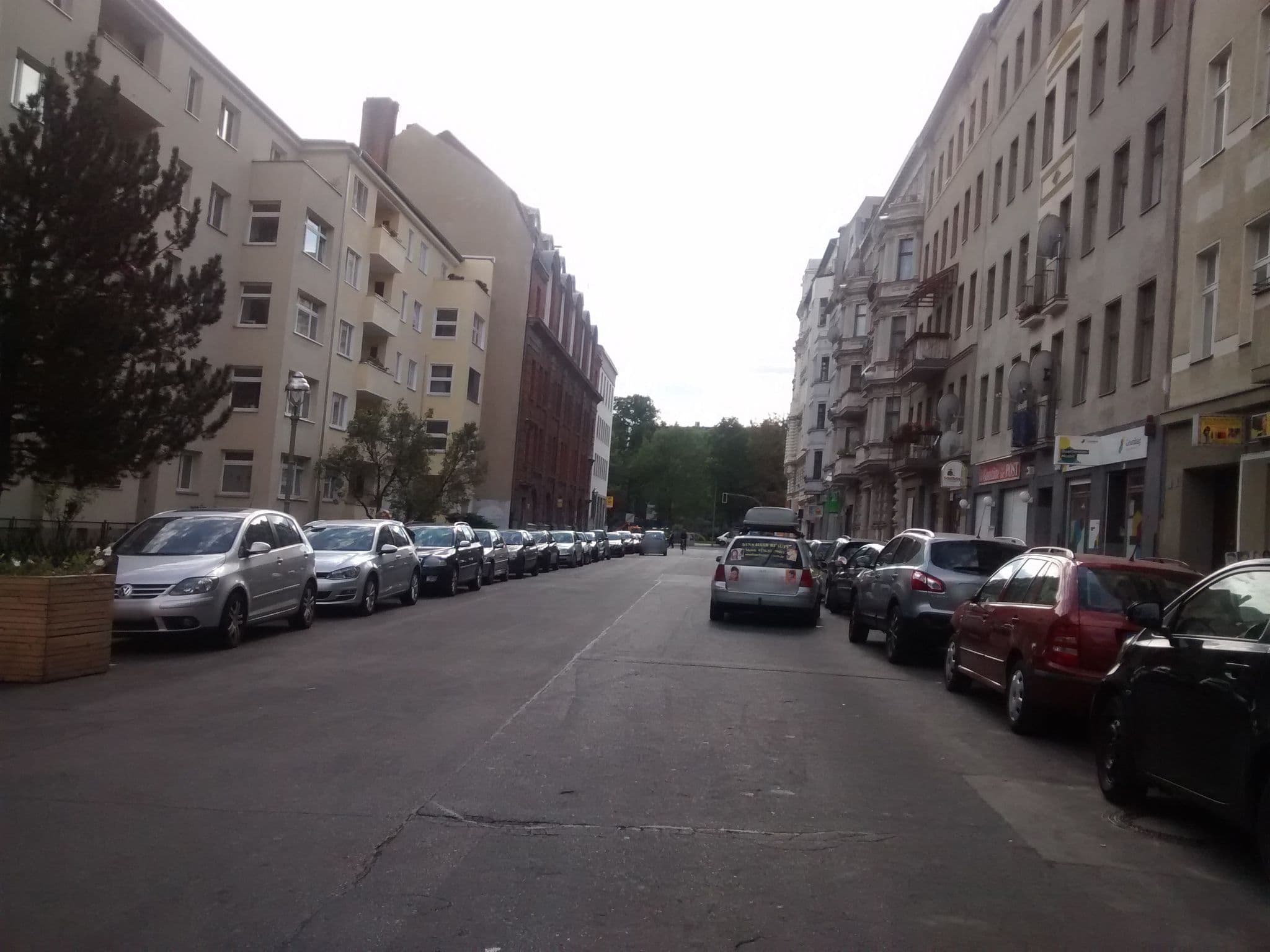 Street view near Wallyard Concept Hostel, Moabit — © dalagan (CC BY-SA · Mapillary)