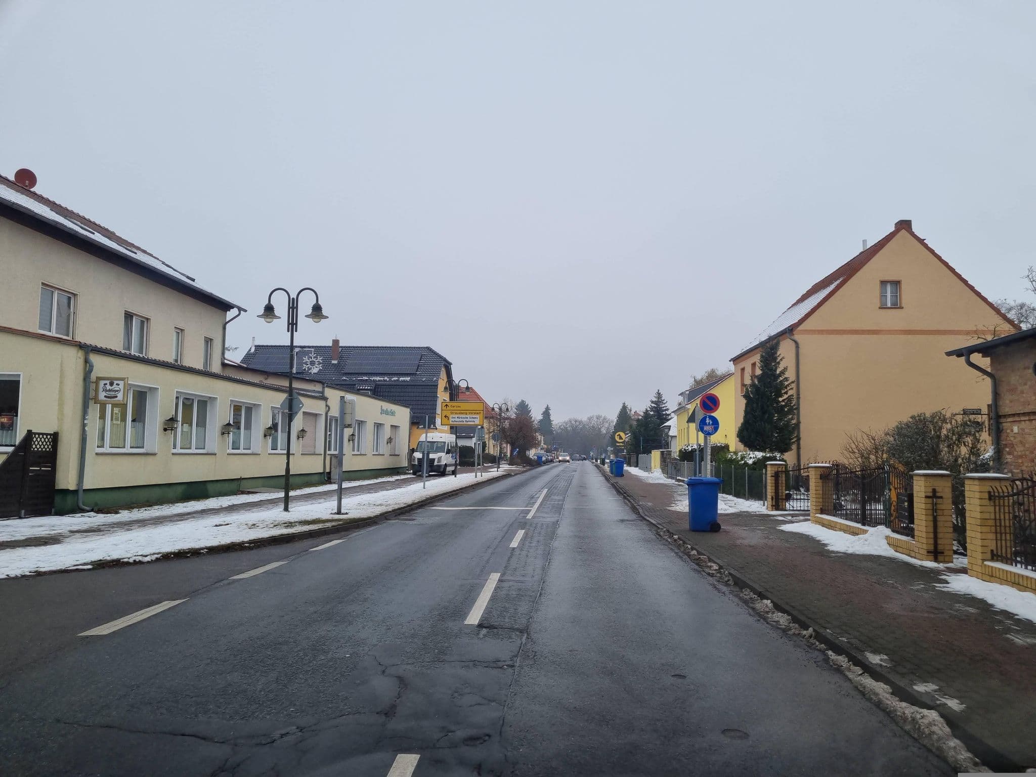 Street view near Haus H & M, Rehfelde — © dsmm (CC BY-SA · Mapillary)