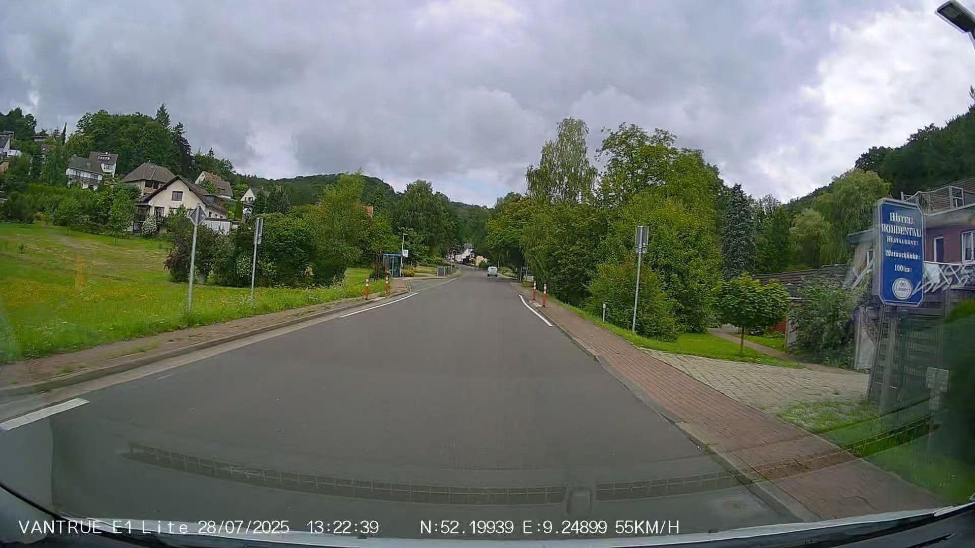 Street view near Weinschänke Rohdental, Hessisch Oldendorf — © Hightower- (CC BY-SA · Mapillary)