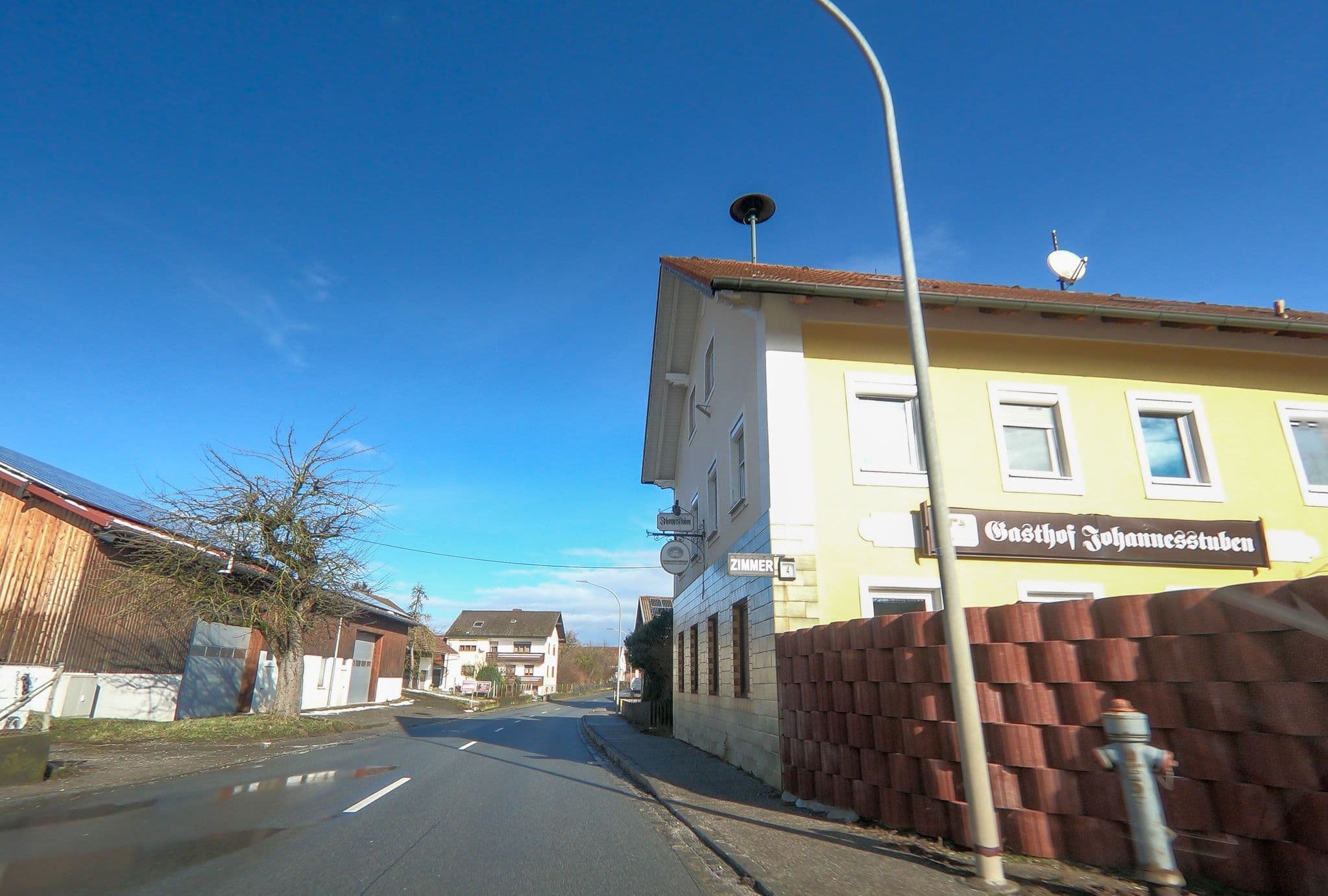 Street view near Johannesstuben, Essenbach — © plonma1 (CC BY-SA · Mapillary)
