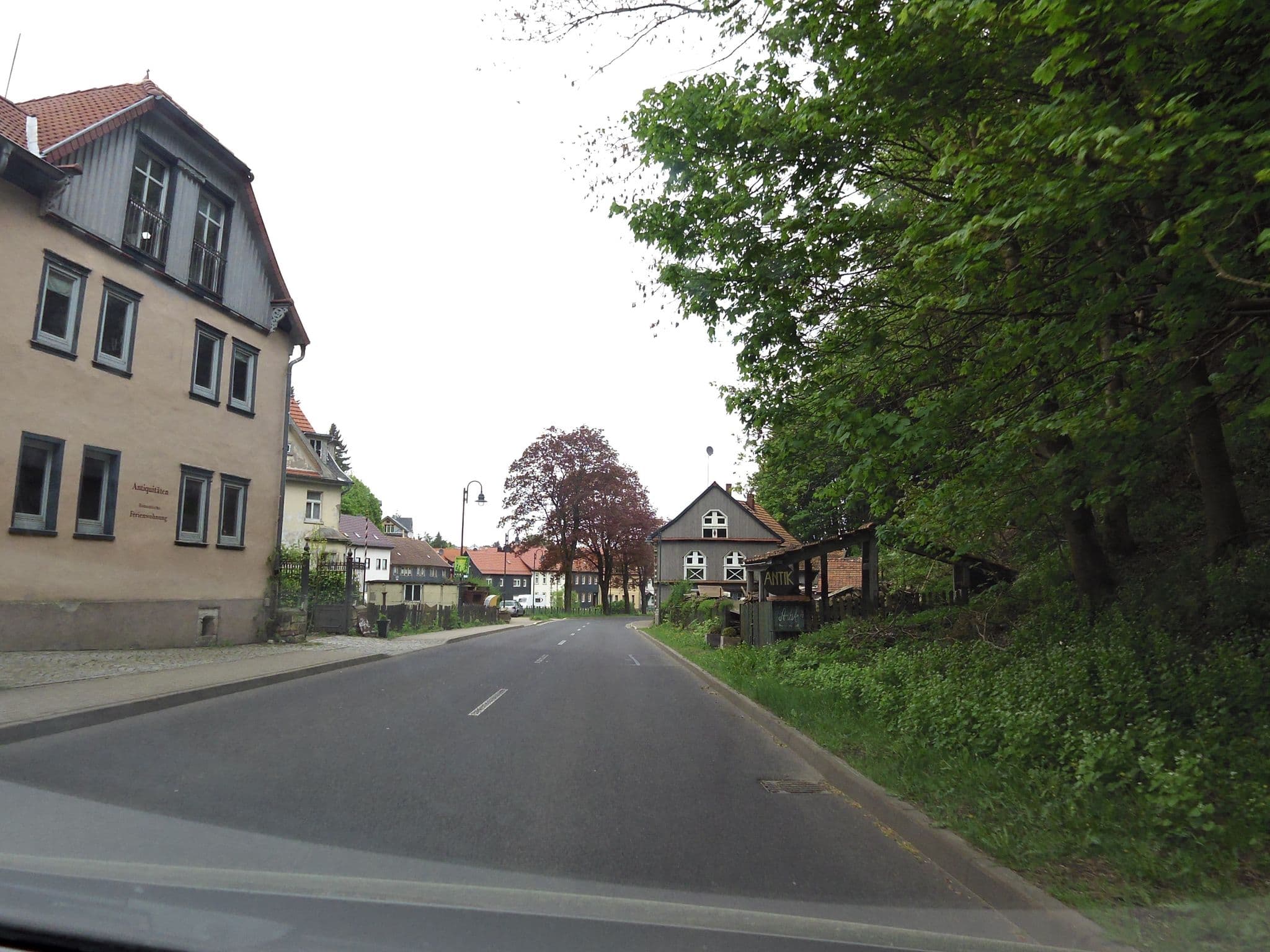 Street view near Hessenmühle Friedrichroda, Friedrichroda — © zoegglmeyr (CC BY-SA · Mapillary)