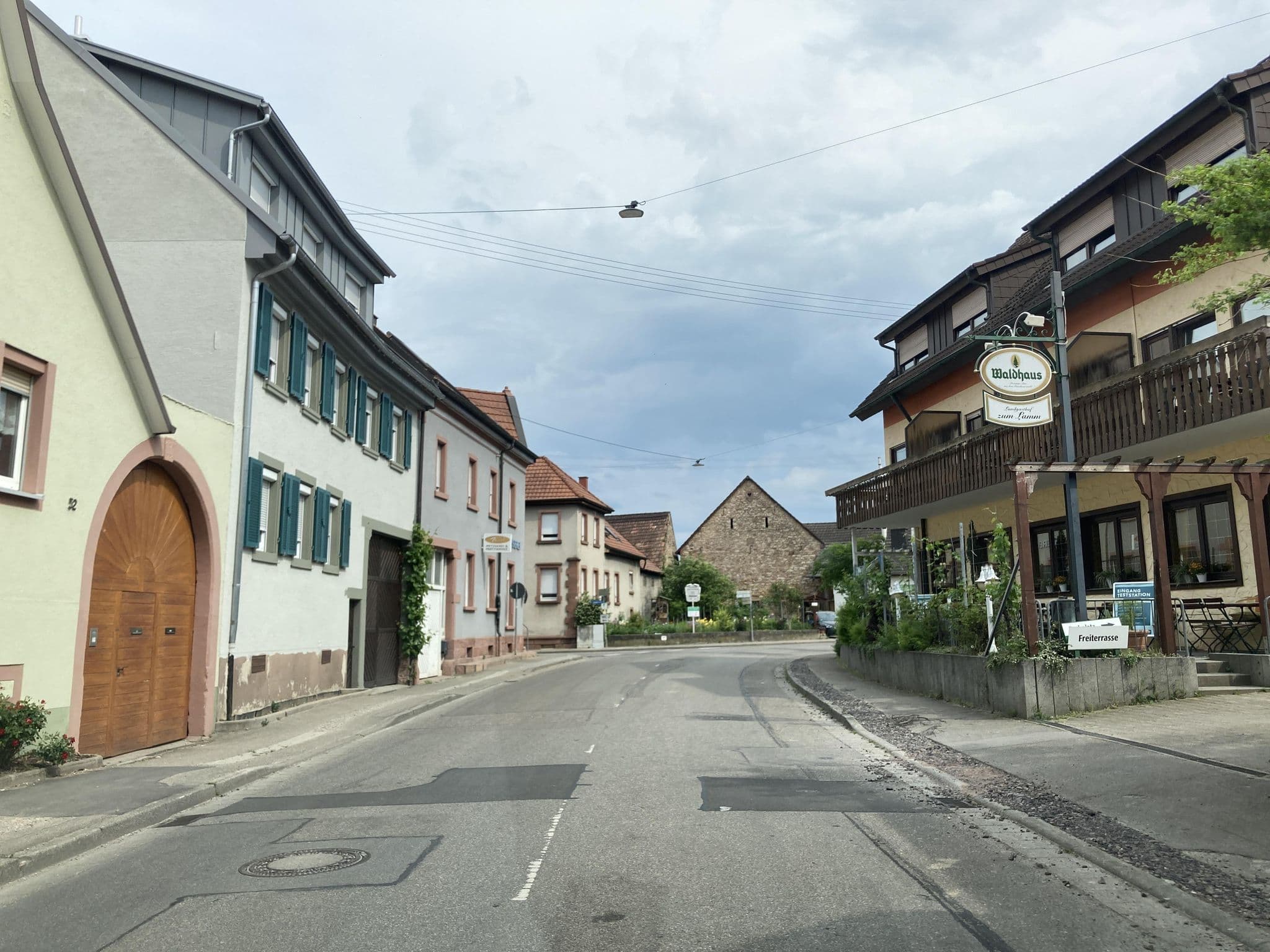 Street view near Landgasthof zum Lamm, Bahlingen — © tasmaniadevil (CC BY-SA · Mapillary)