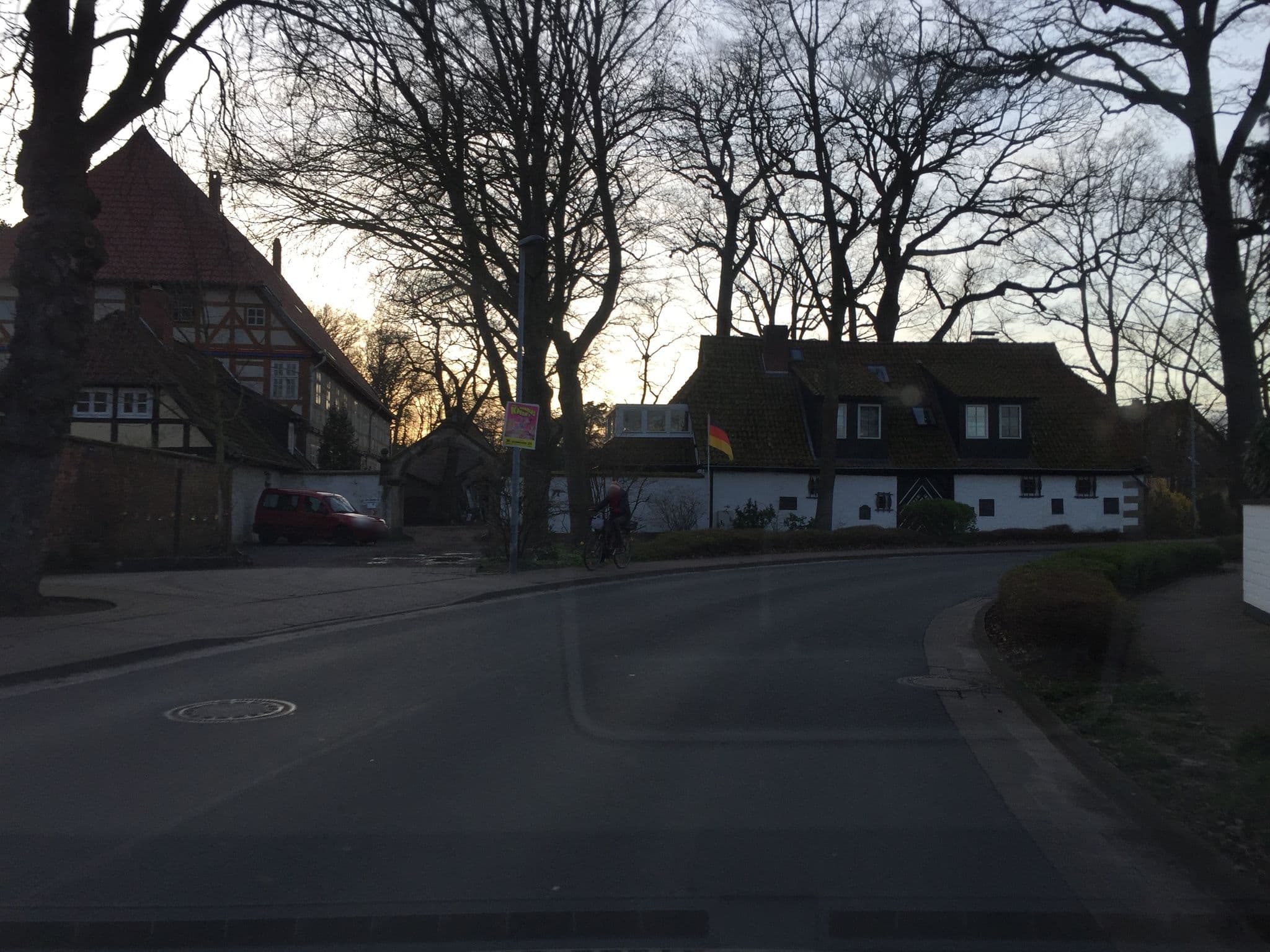 Street view near Gasthaus Schubert Hotellerie, Wunstorf — © xanu (CC BY-SA · Mapillary)