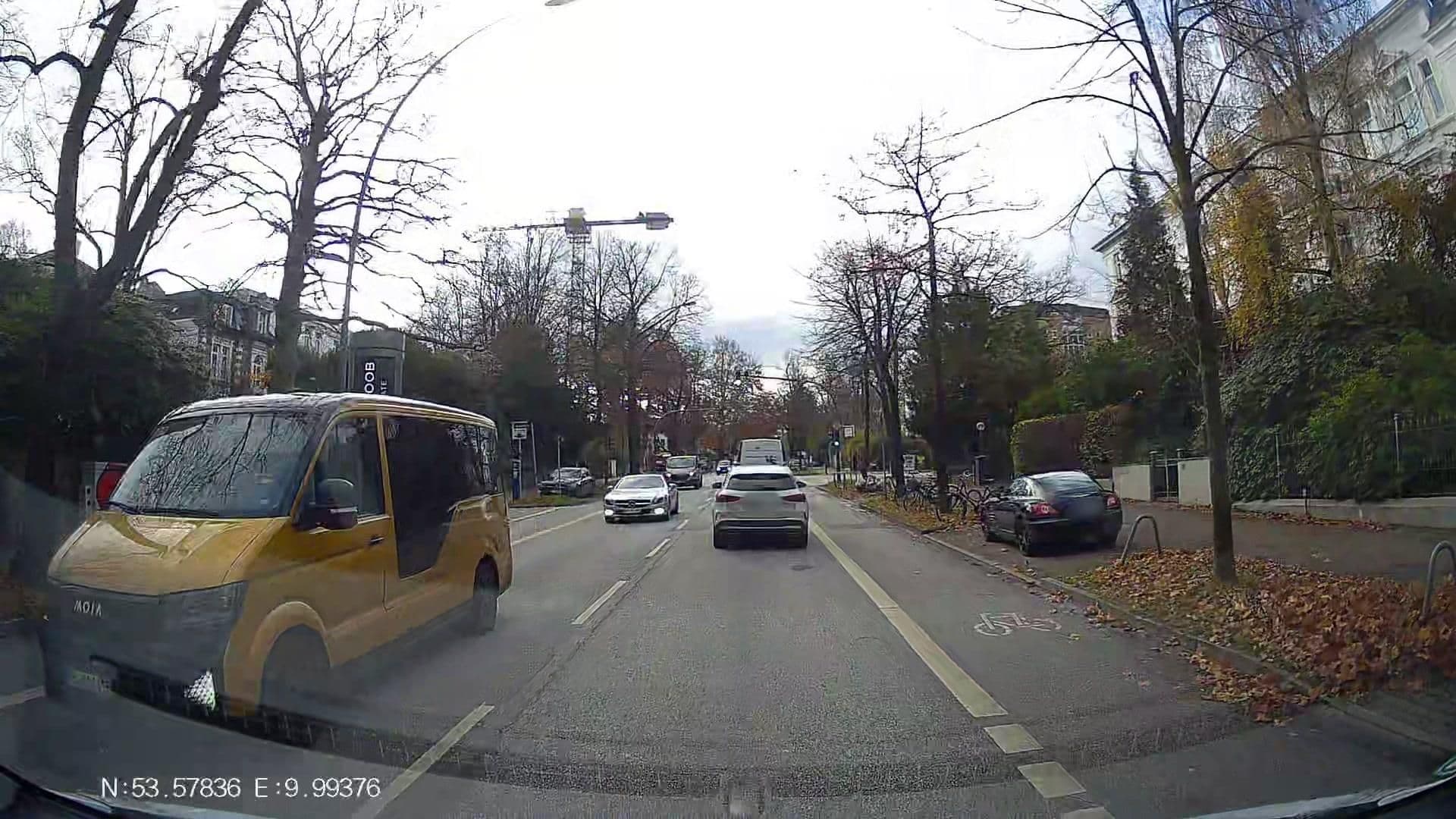 Street view near Hotel Mittelweg, Harvestehude — © Hightower- (CC BY-SA · Mapillary)