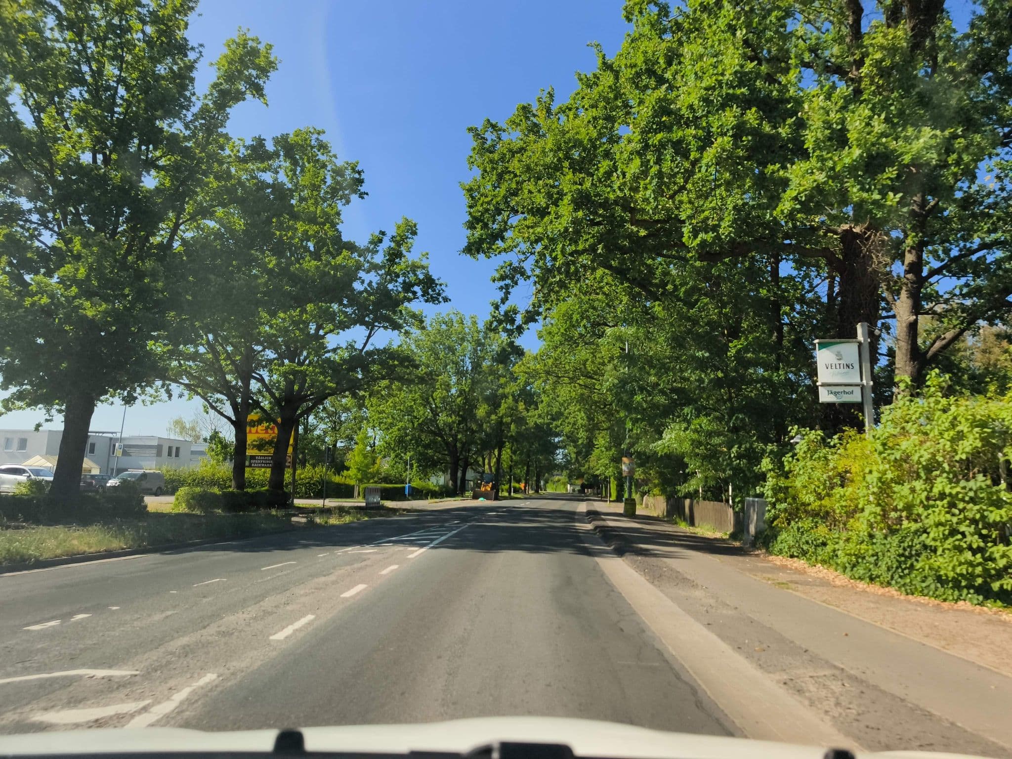 Street view near Hotel & Restaurant Jägerhof, Langenhagen — © hotteliene (CC BY-SA · Mapillary)