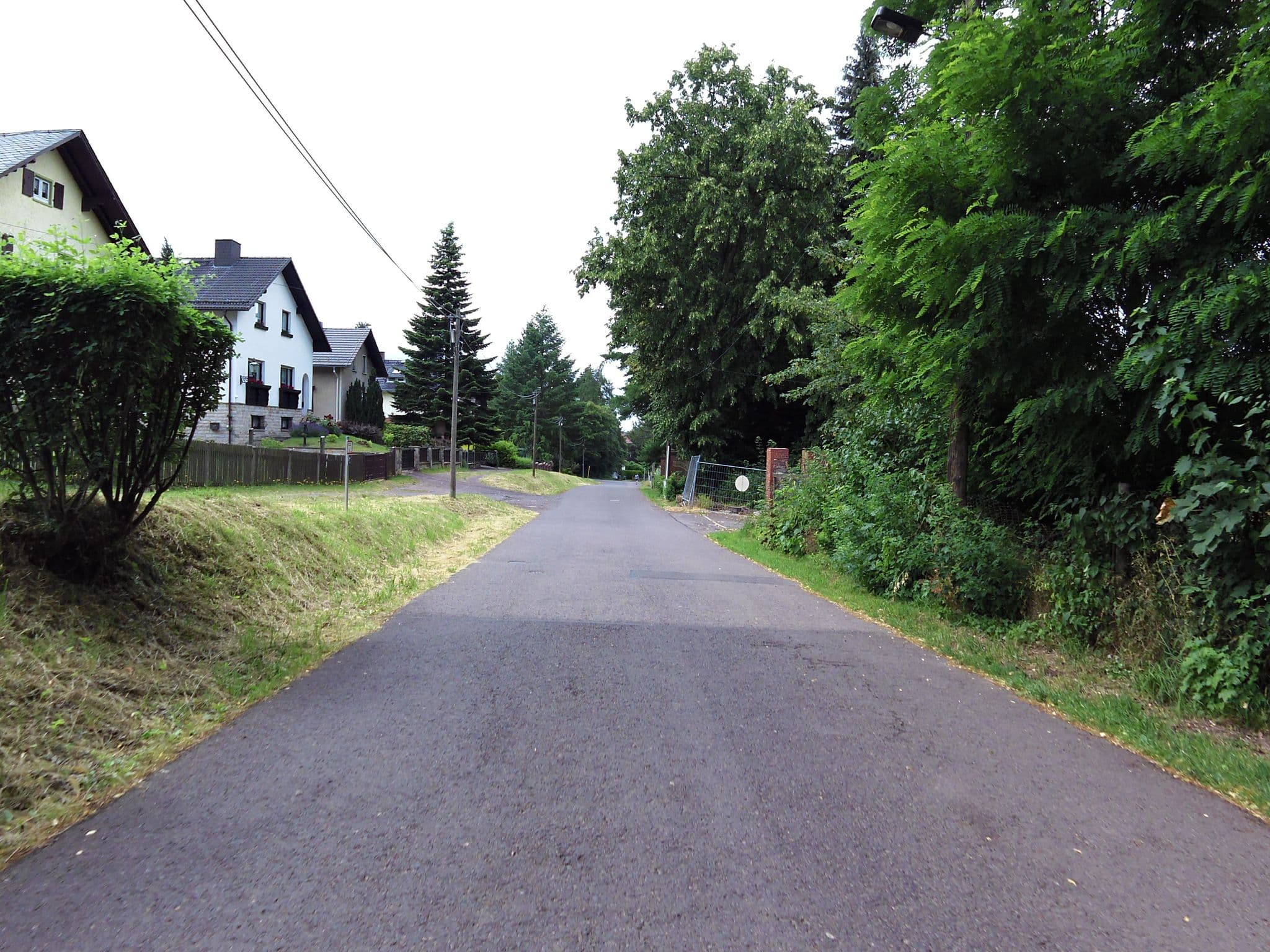 Street view near Auberge Tabarz, Tabarz — © zoegglmeyr (CC BY-SA · Mapillary)