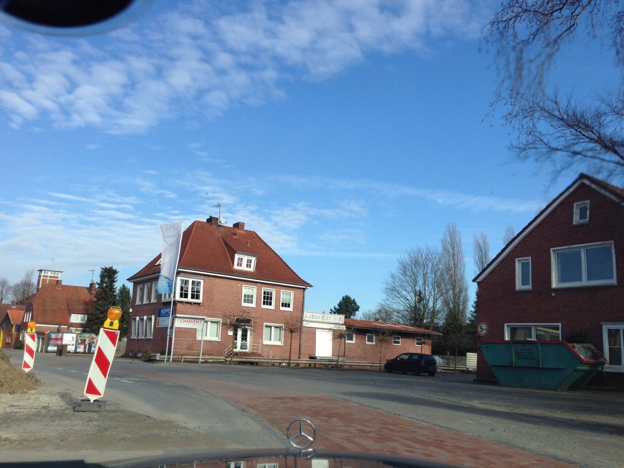 Street view near Reisemobilstellplatz Leer, Leer — © mjay (CC BY-SA · Mapillary)