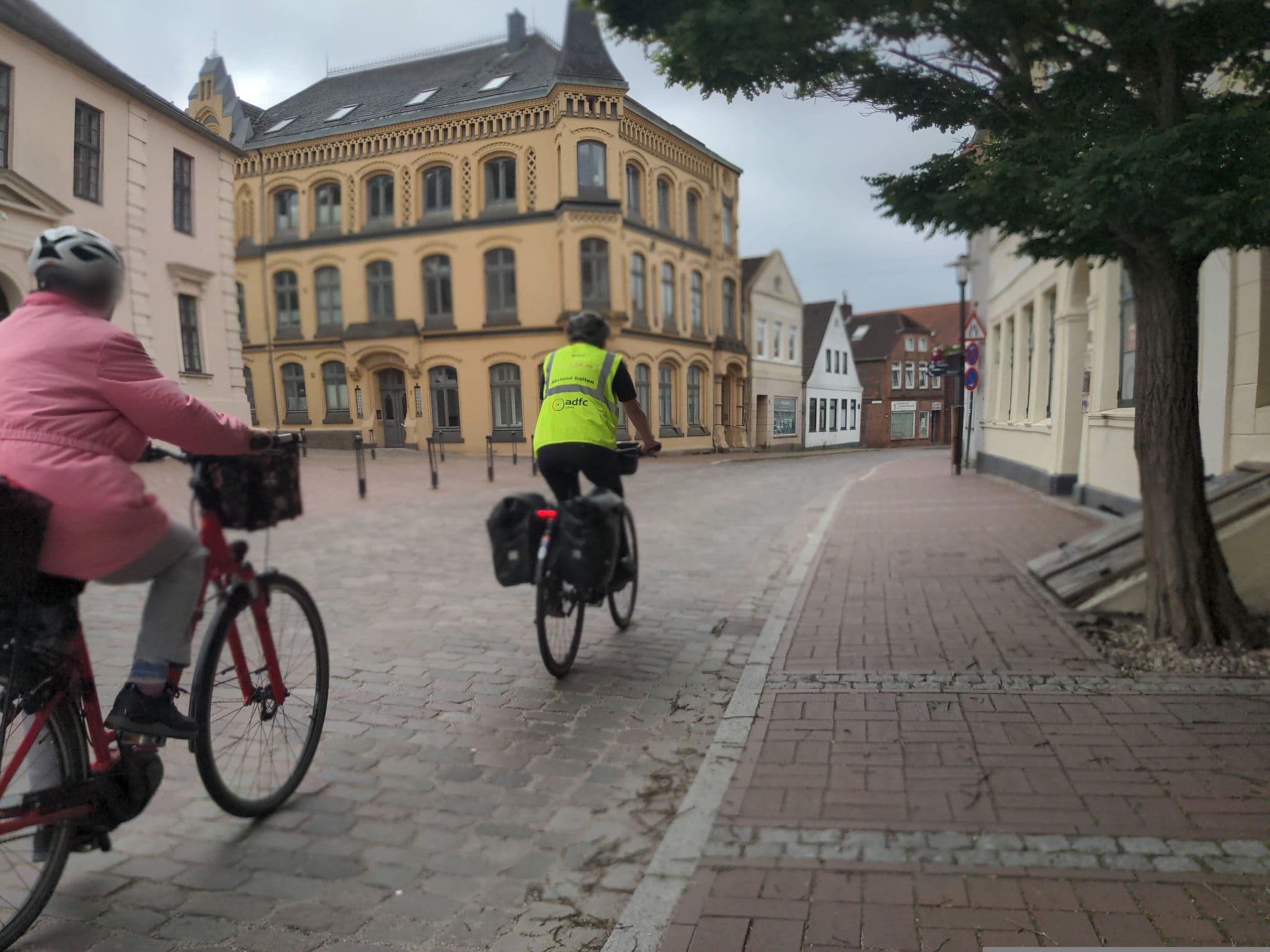 Street view near Hotel Iris, Bad Segeberg — © rasmustravemnd (CC BY-SA · Mapillary)