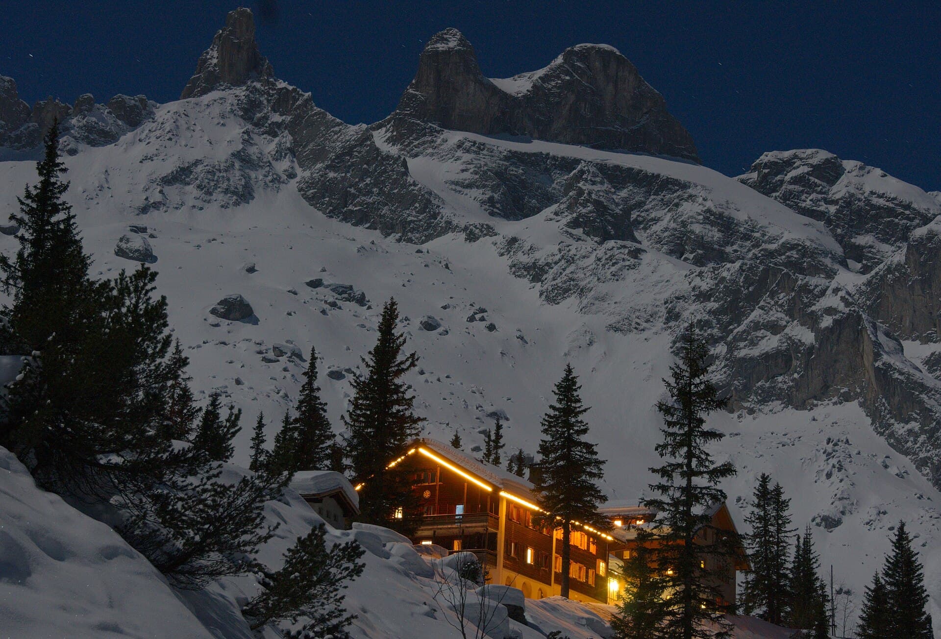 Lindauer Hütte (via Wikimedia Commons, CC BY-SA 3.0)