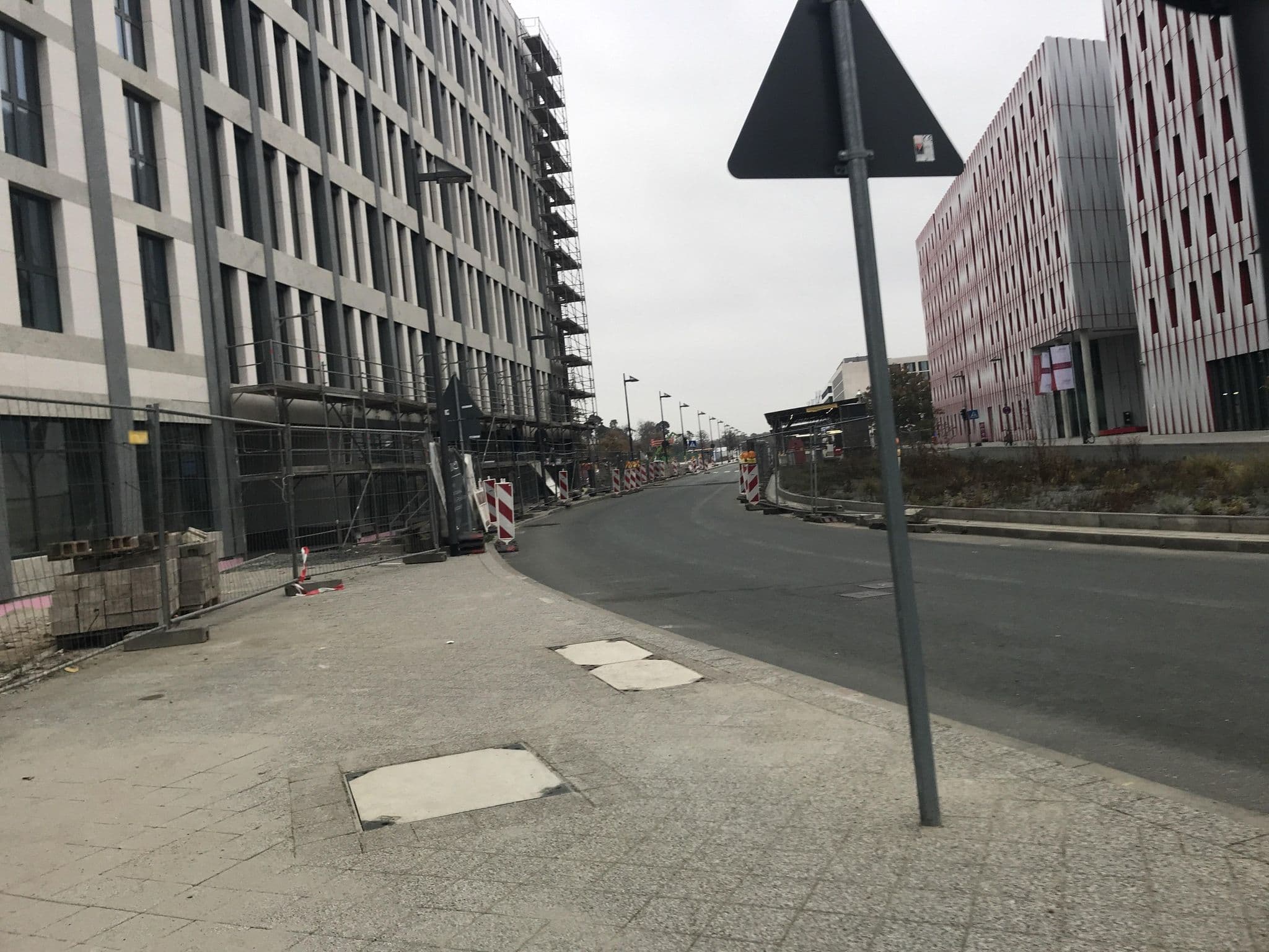 Street view near Smartments Business Apartments, Zeppelinheim — © miguel_andrade (CC BY-SA · Mapillary)