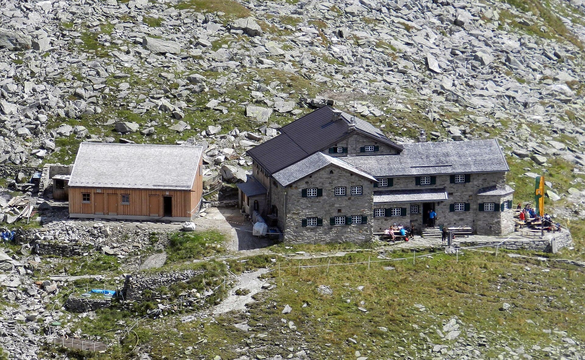 Friesenberghaus (via Wikimedia Commons, CC BY 3.0 de)
