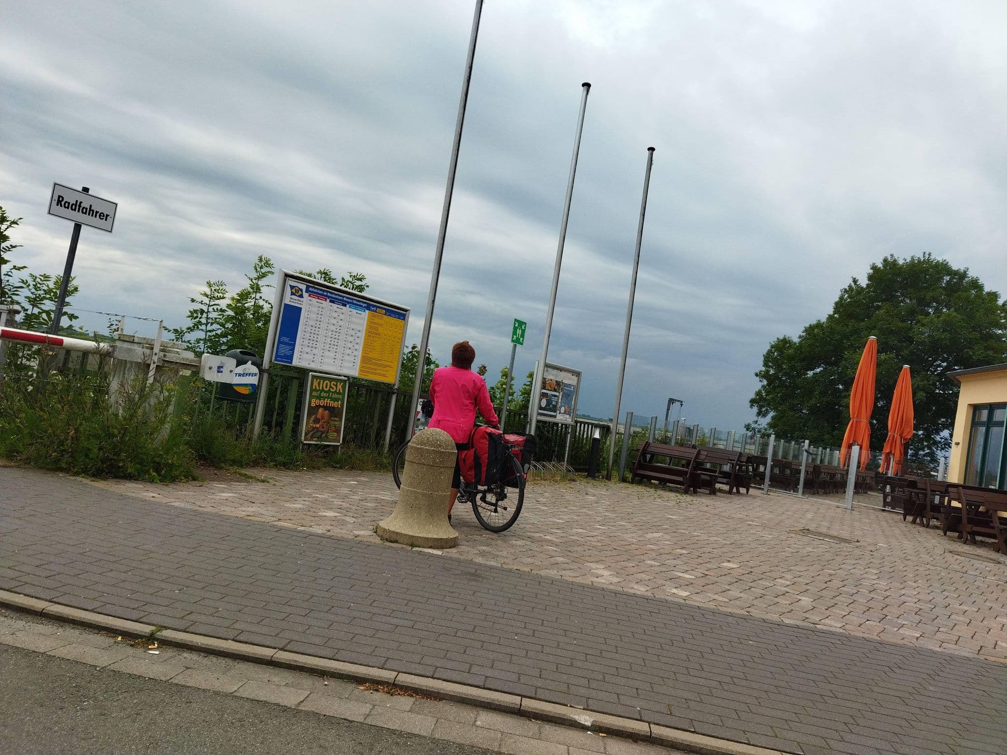 Street view near Hotel Weserschlösschen, Nordenham — © changchun1 (CC BY-SA · Mapillary)