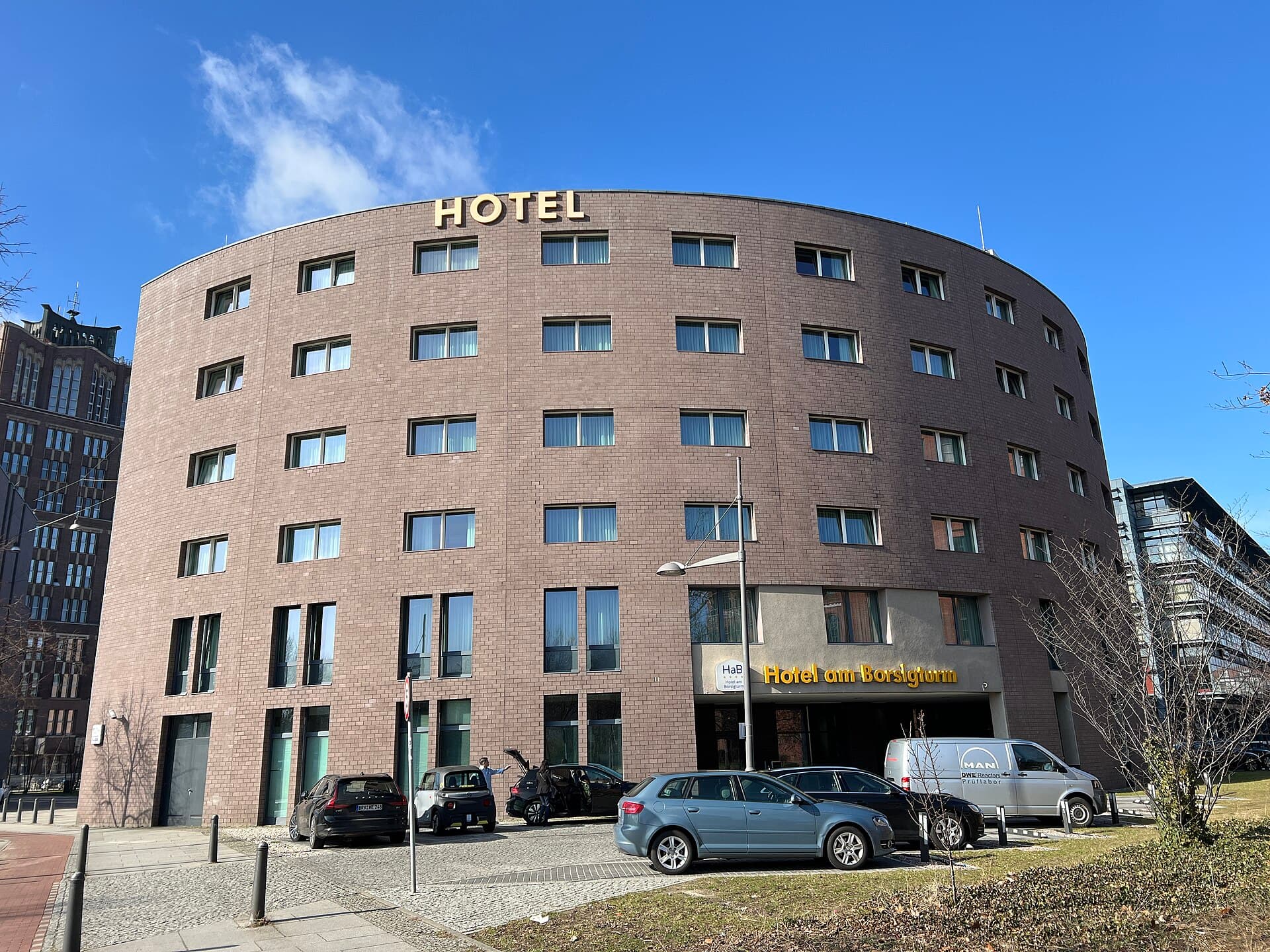 Hotel am Borsigturm (via Wikimedia Commons, CC BY 4.0)