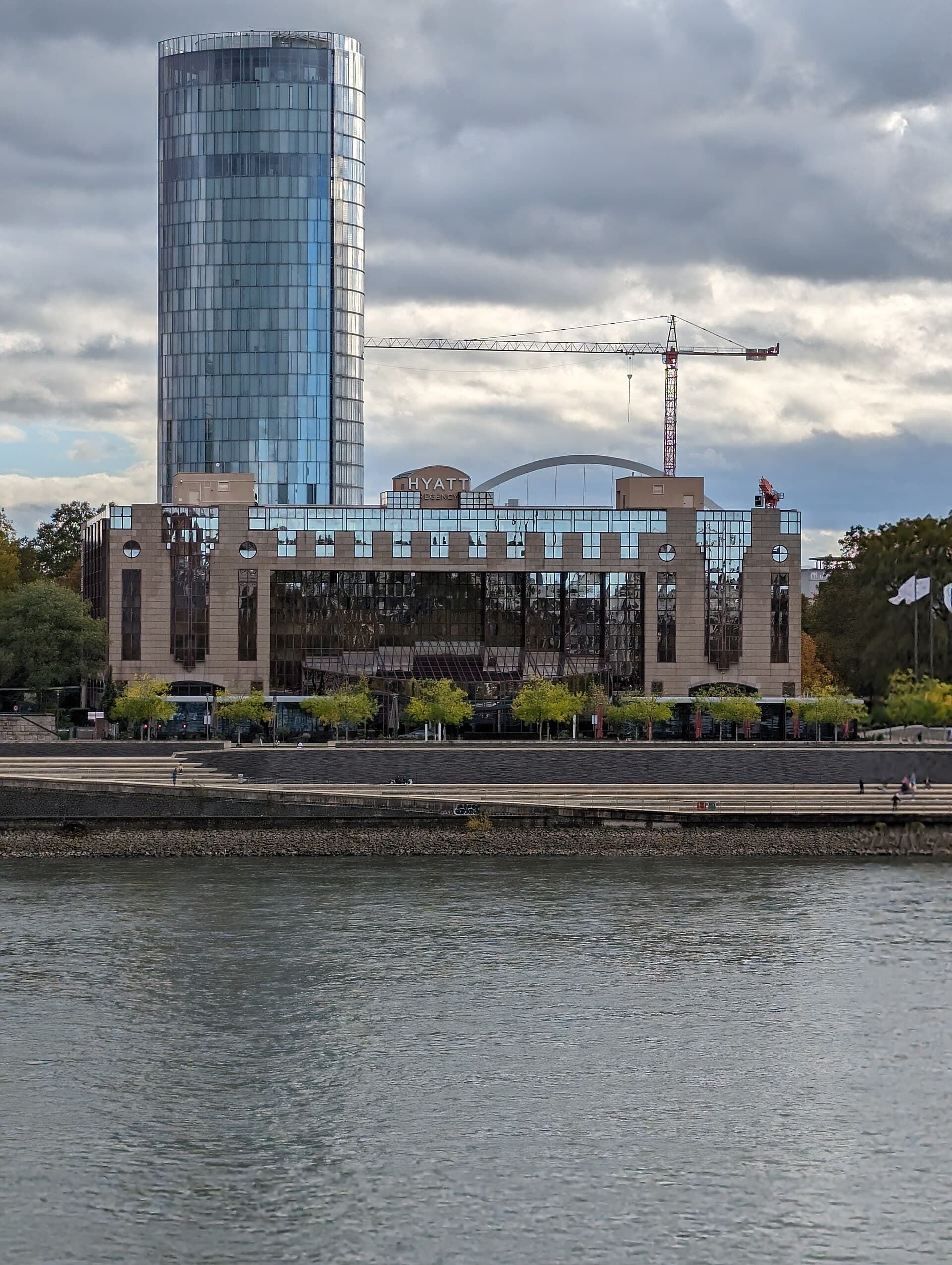 Hyatt Regency Cologne (via Wikimedia Commons, CC BY-SA 4.0)