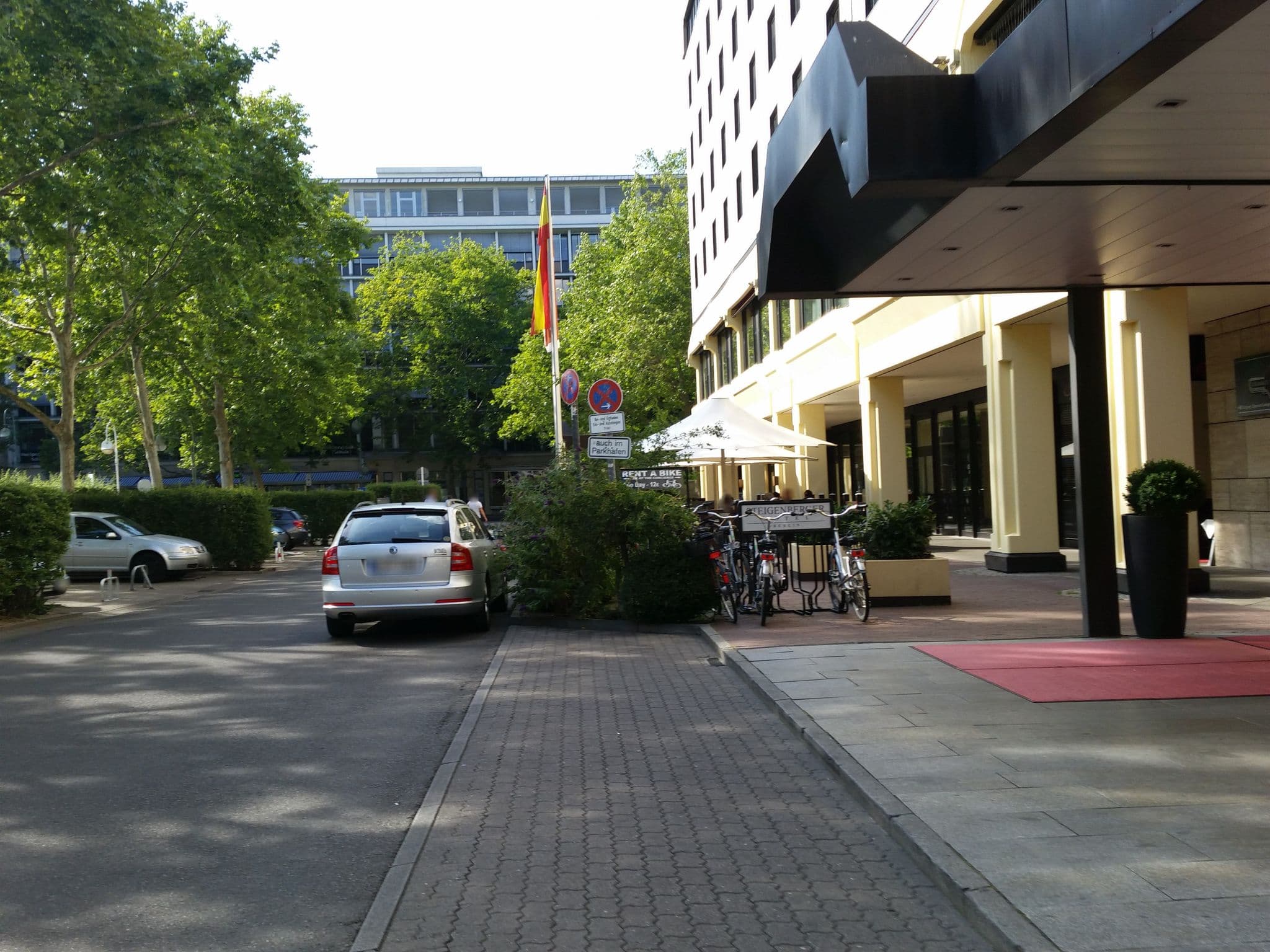 Street view near DoubleTree by Hilton Berlin Ku'damm, Schöneberg — © jopparn (CC BY-SA · Mapillary)