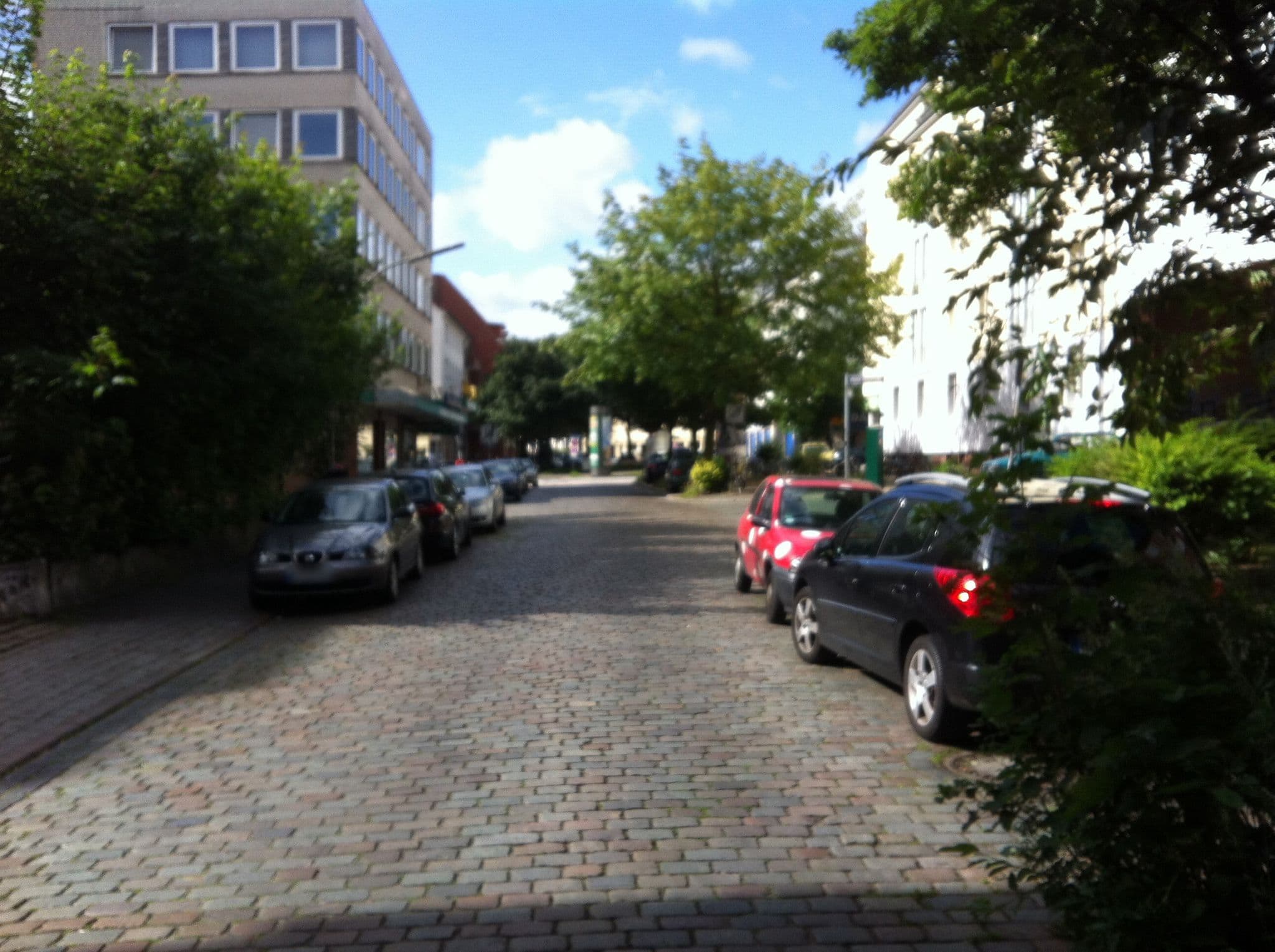 Street view near Hotel Stadt Altona, Altona-Altstadt — © georginakirrin (CC BY-SA · Mapillary)