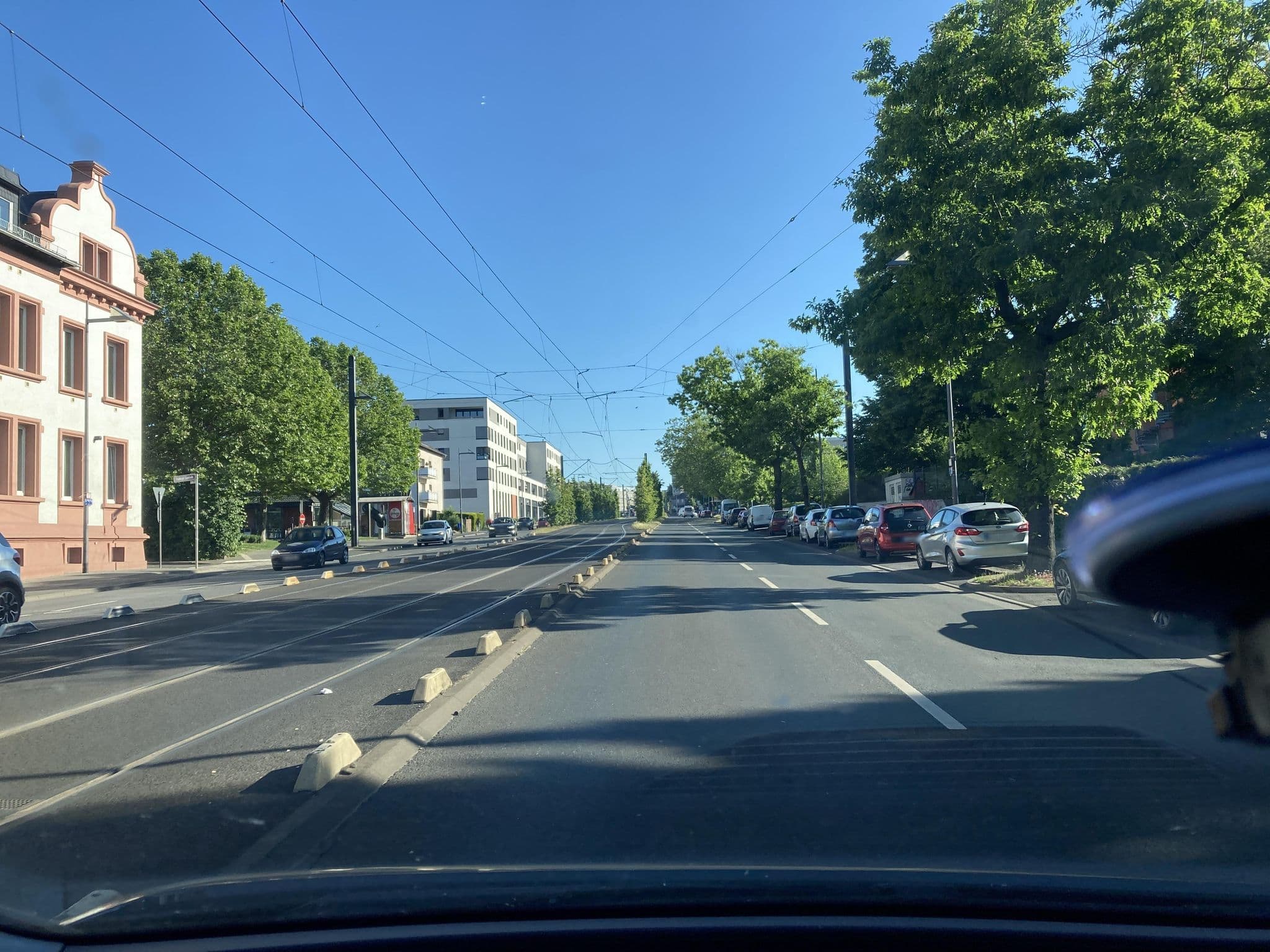 Street view near Villa am Wasserpark, Frankfurt am Main — © robffm (CC BY-SA · Mapillary)