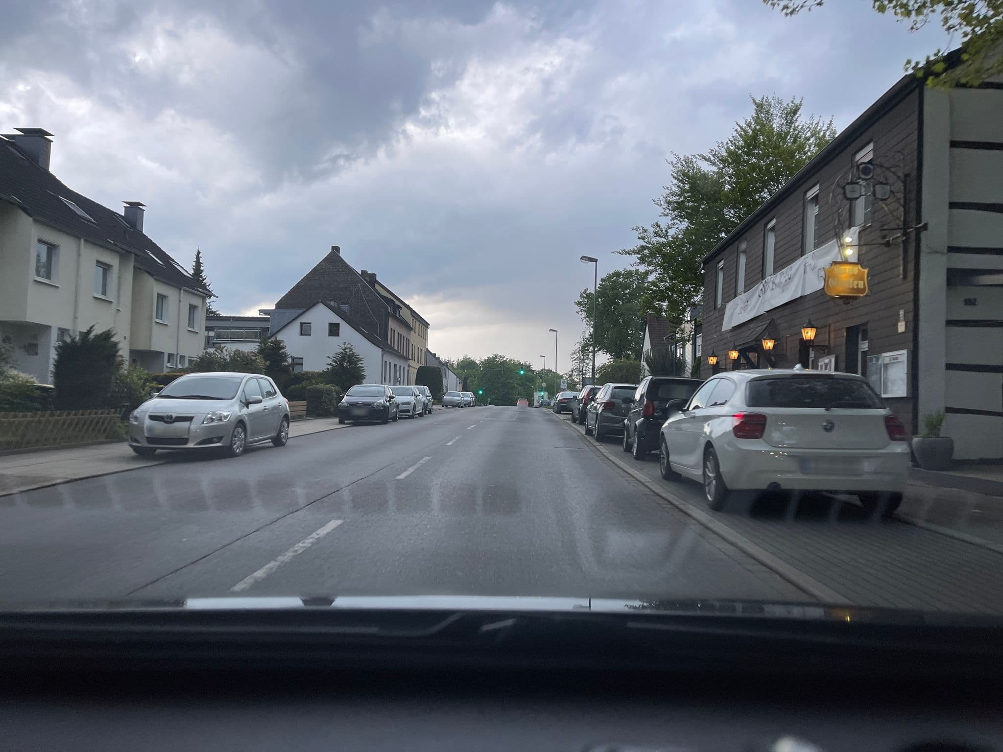 Street view near Gimken Landhaushotel, Oberhausen — © jakre73 (CC BY-SA · Mapillary)