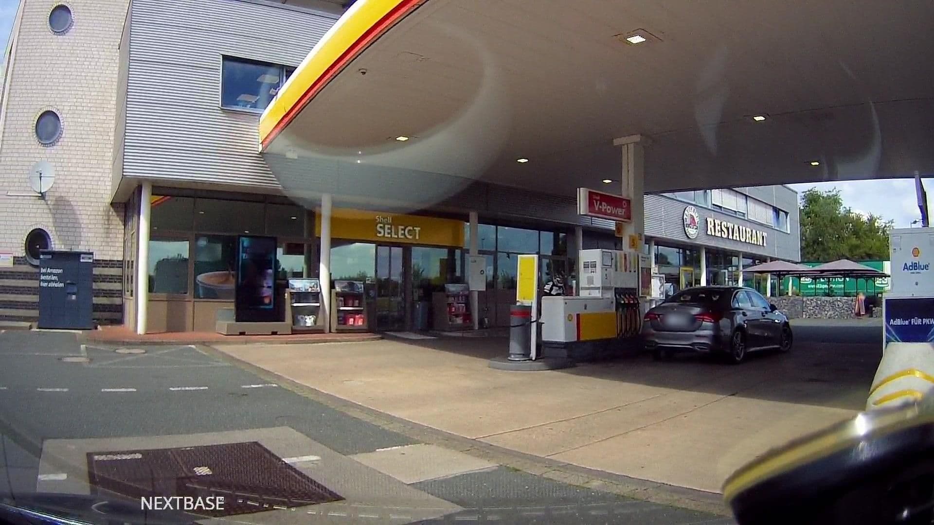 Street view near Shell Autohof Bünde, Bünde — © derlipper (CC BY-SA · Mapillary)