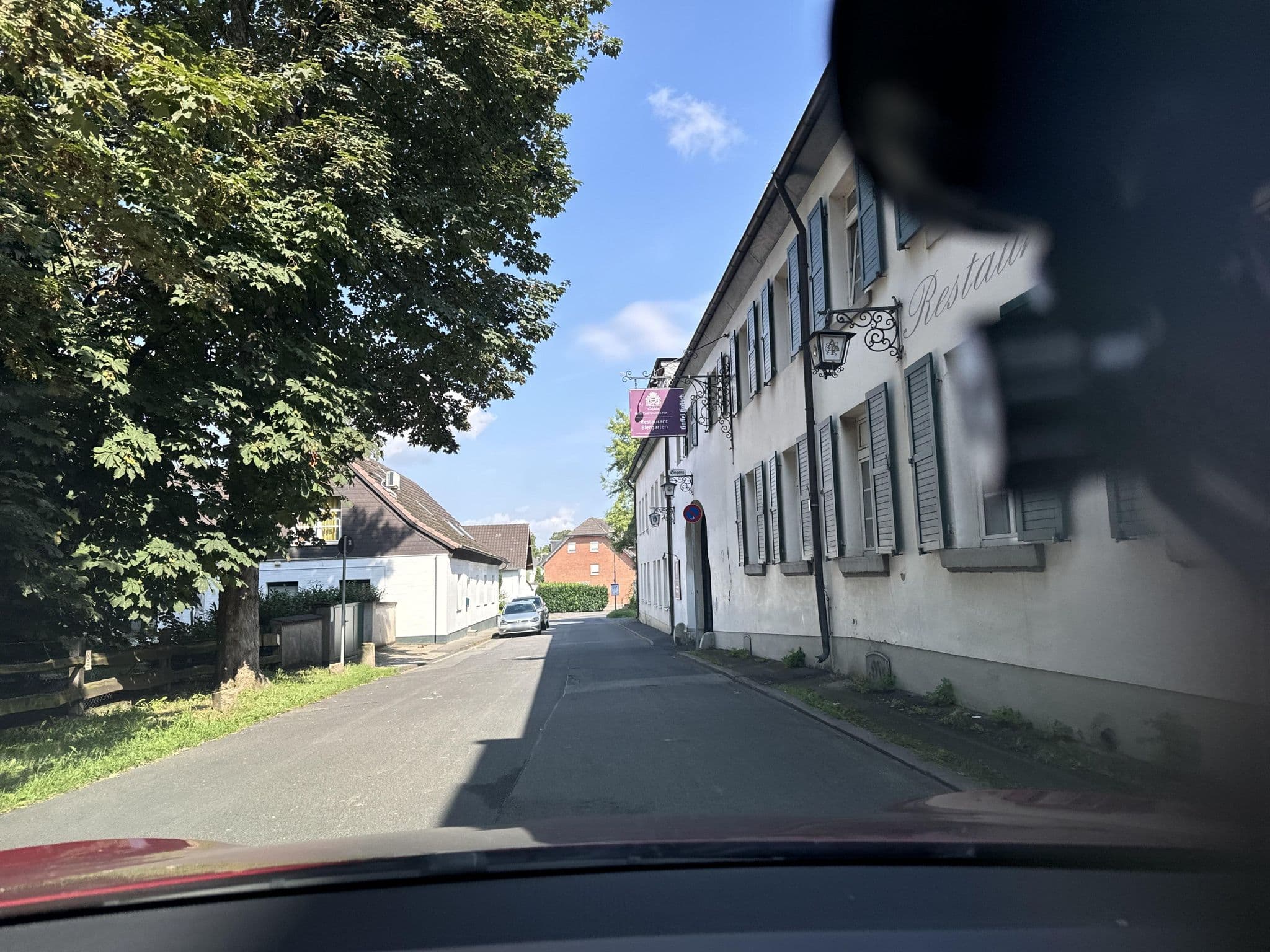 Street view near Clostermannshof, Niederkassel — © maxd (CC BY-SA · Mapillary)