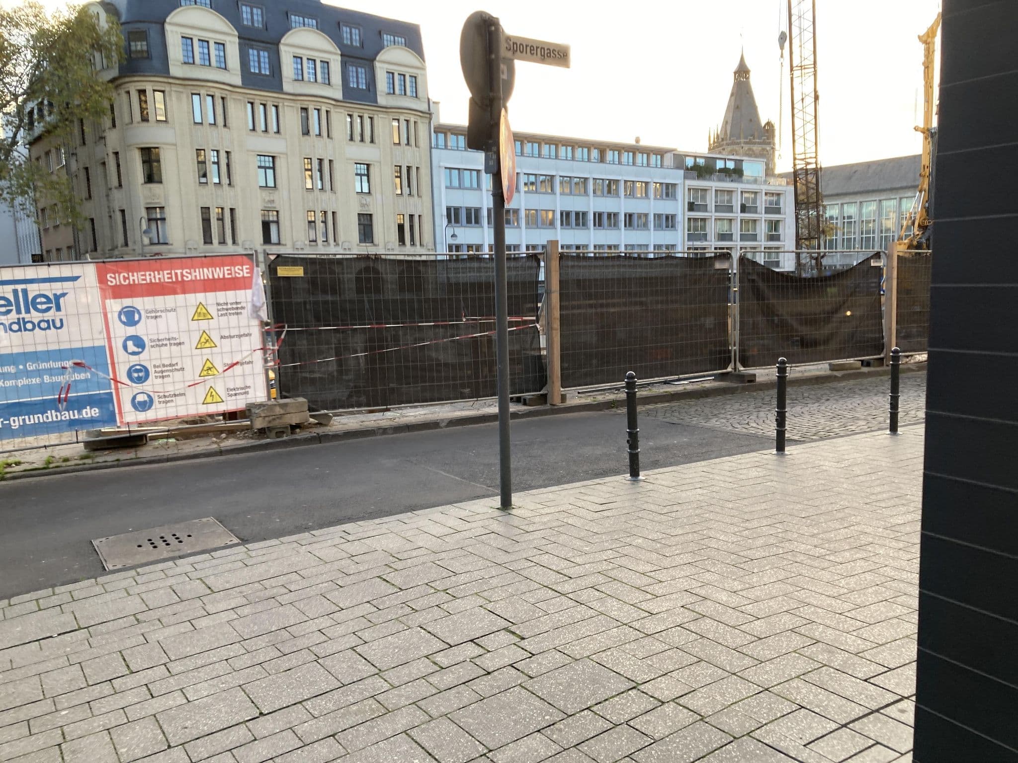 Street view near Hotel Eden am Hof, Altstadt Nord — © deepblue66 (CC BY-SA · Mapillary)