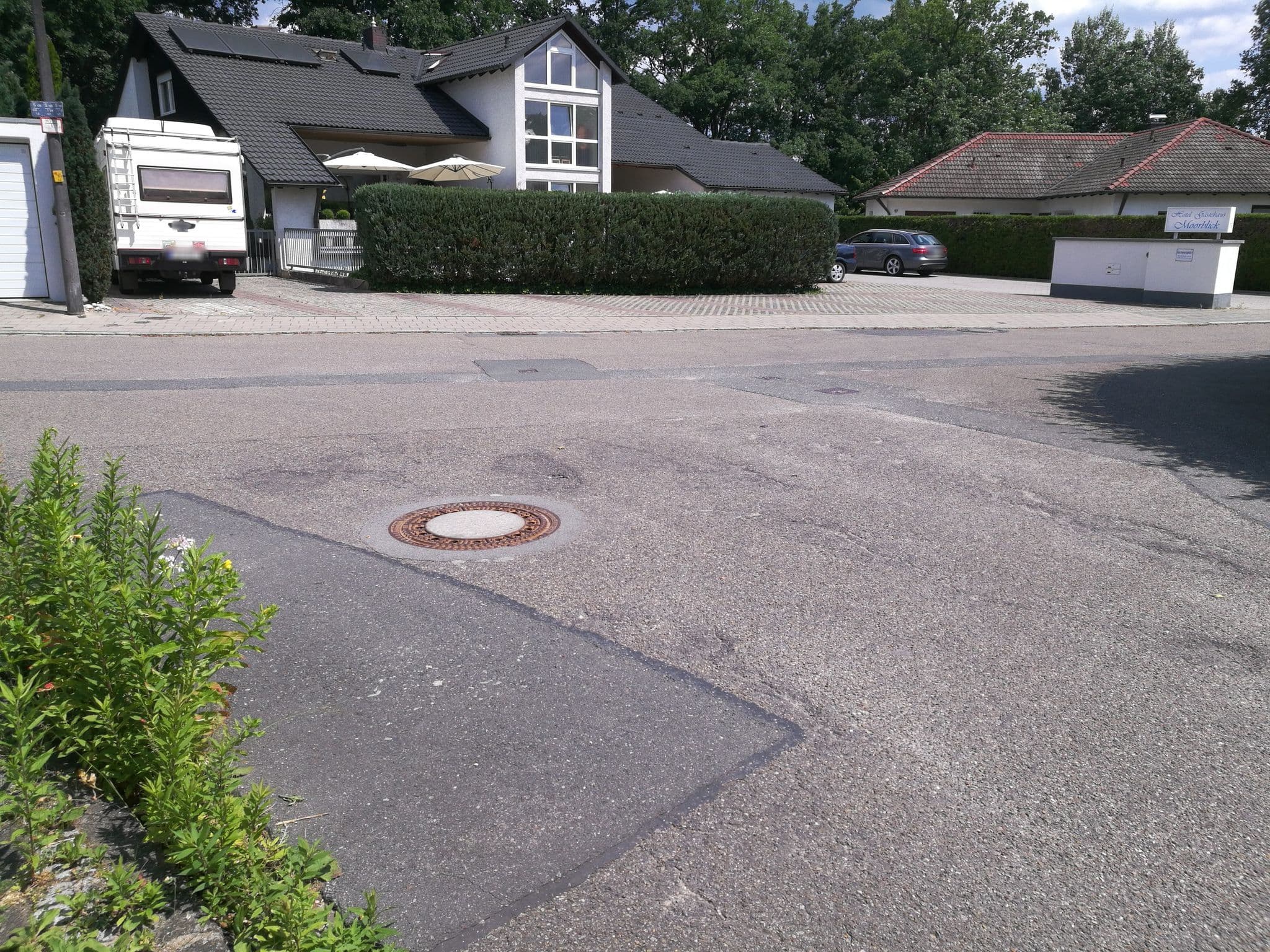 Street view near Gästehaus Moorblick, Schwarzenbruck — © mike409 (CC BY-SA · Mapillary)