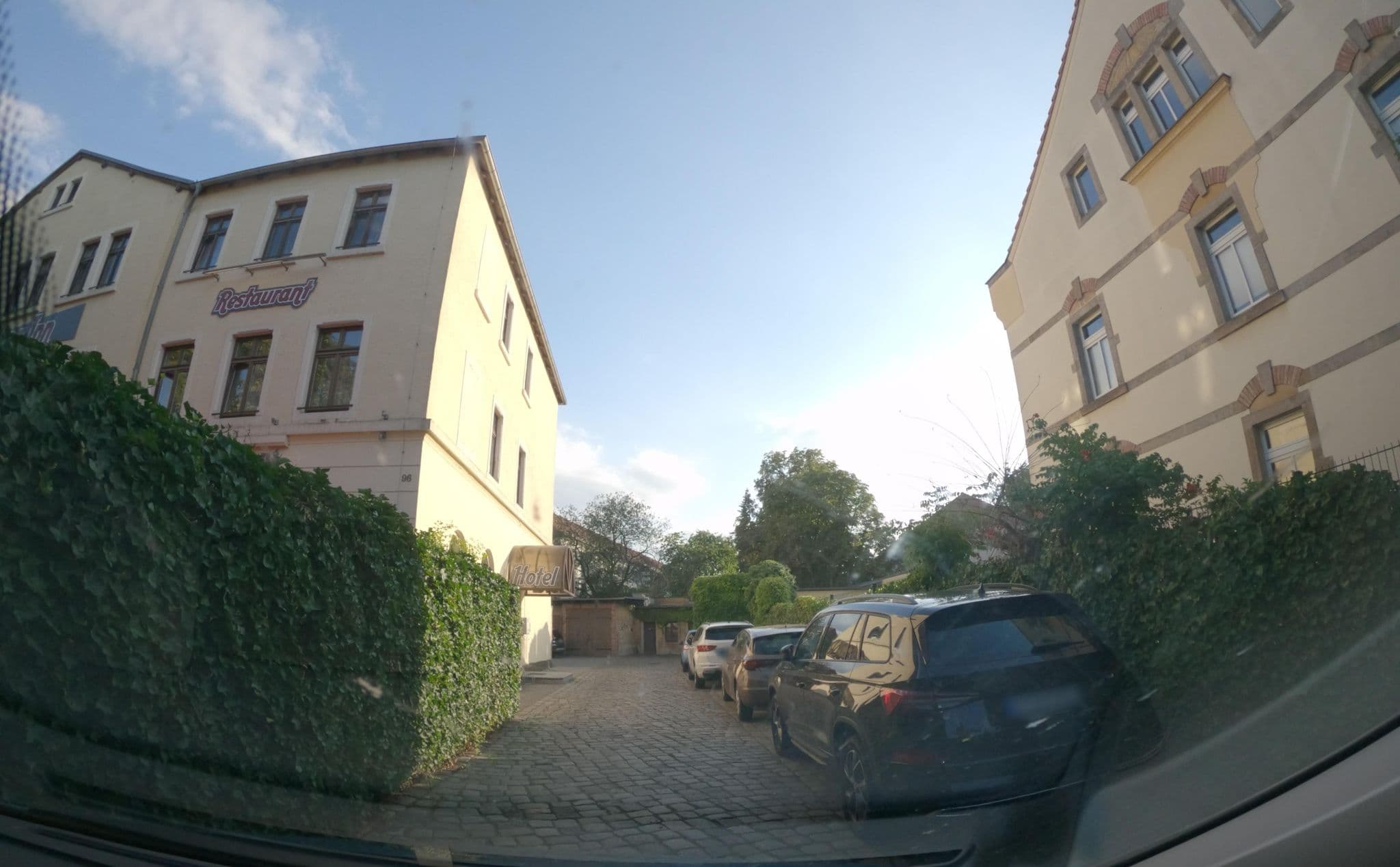 Street view near Mustang Inn, Leuben — © atze02 (CC BY-SA · Mapillary)