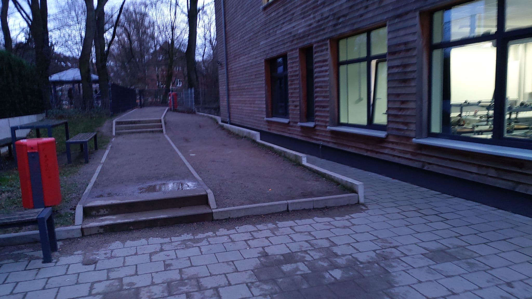 Street view near Ronald McDonald Haus mit Oase, Ottensen — © dalagan (CC BY-SA · Mapillary)
