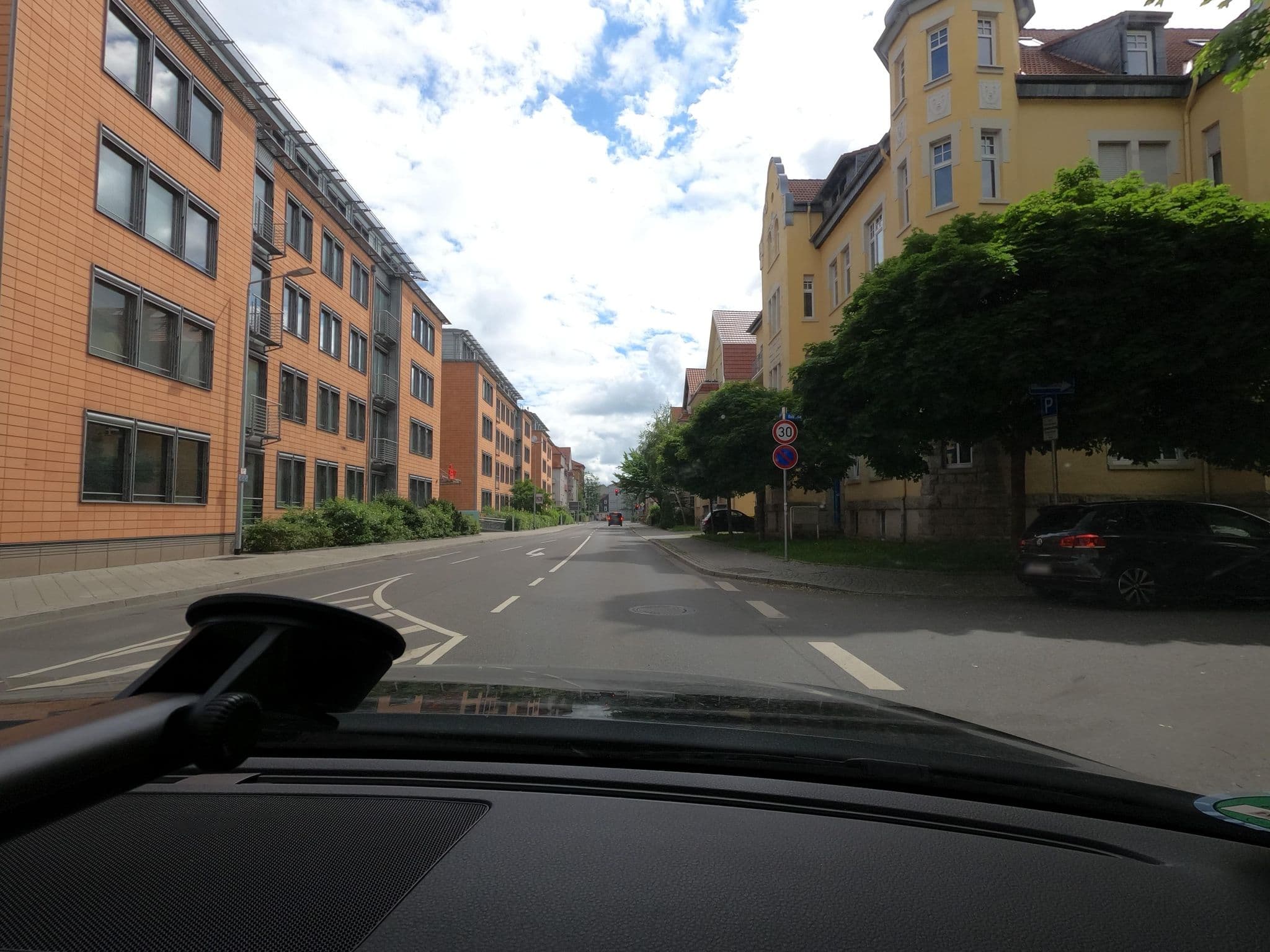 Street view near B&B Hotel Erfurt City-West, Erfurt — © saschahaberkorn (CC BY-SA · Mapillary)