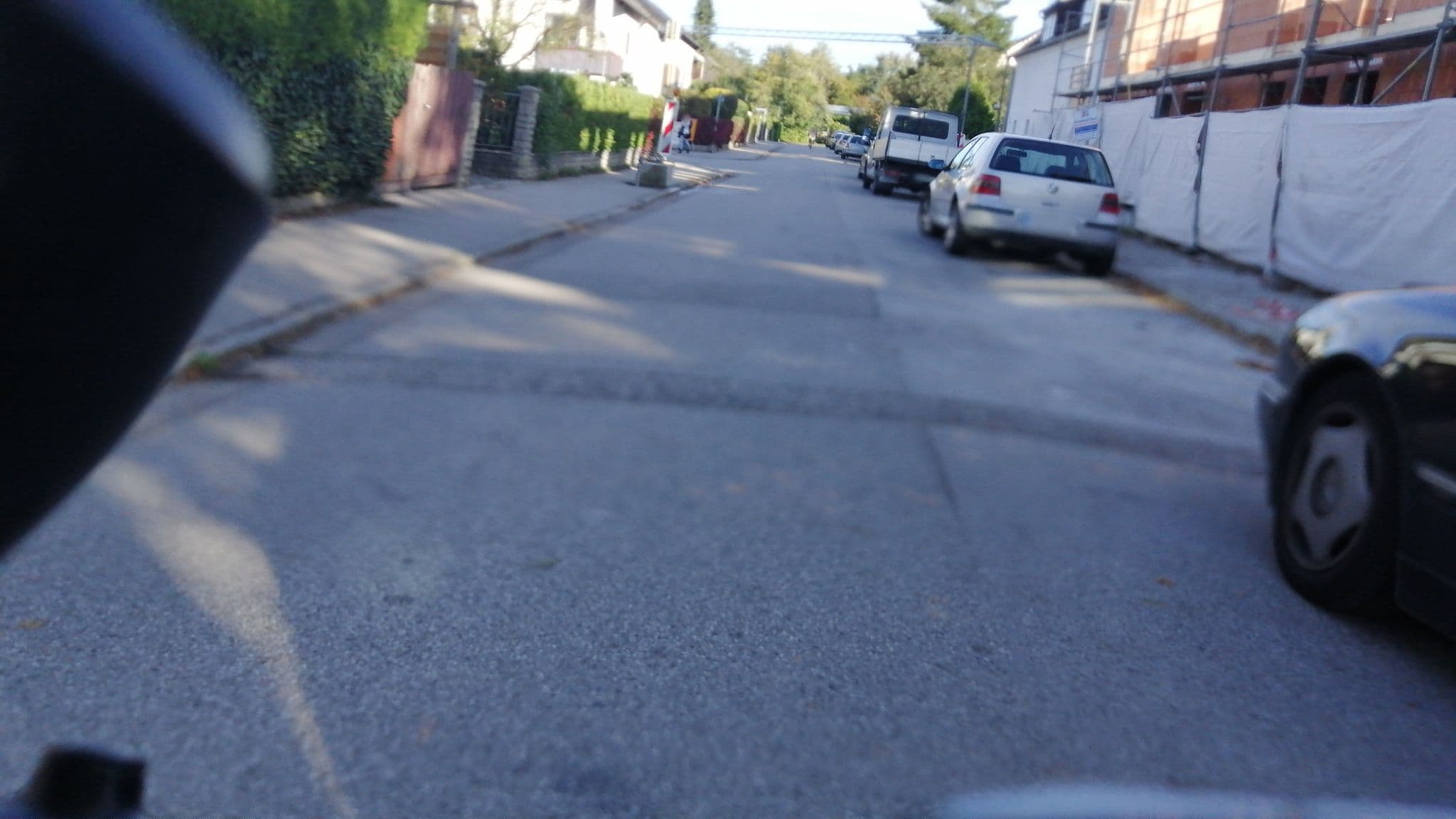 Street view near Hotel Arena Stadt München, Unterföhring — © jpmw (CC BY-SA · Mapillary)