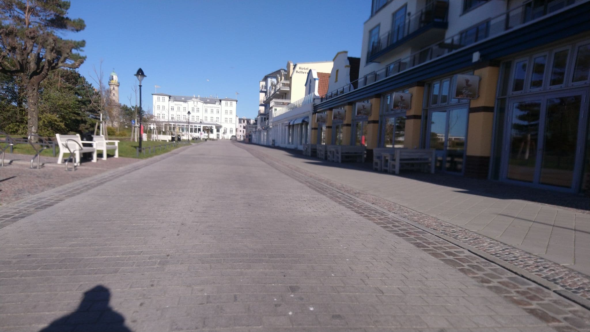 Street view near Strandhotel Hübner, Warnemünde — © 8of9 (CC BY-SA · Mapillary)