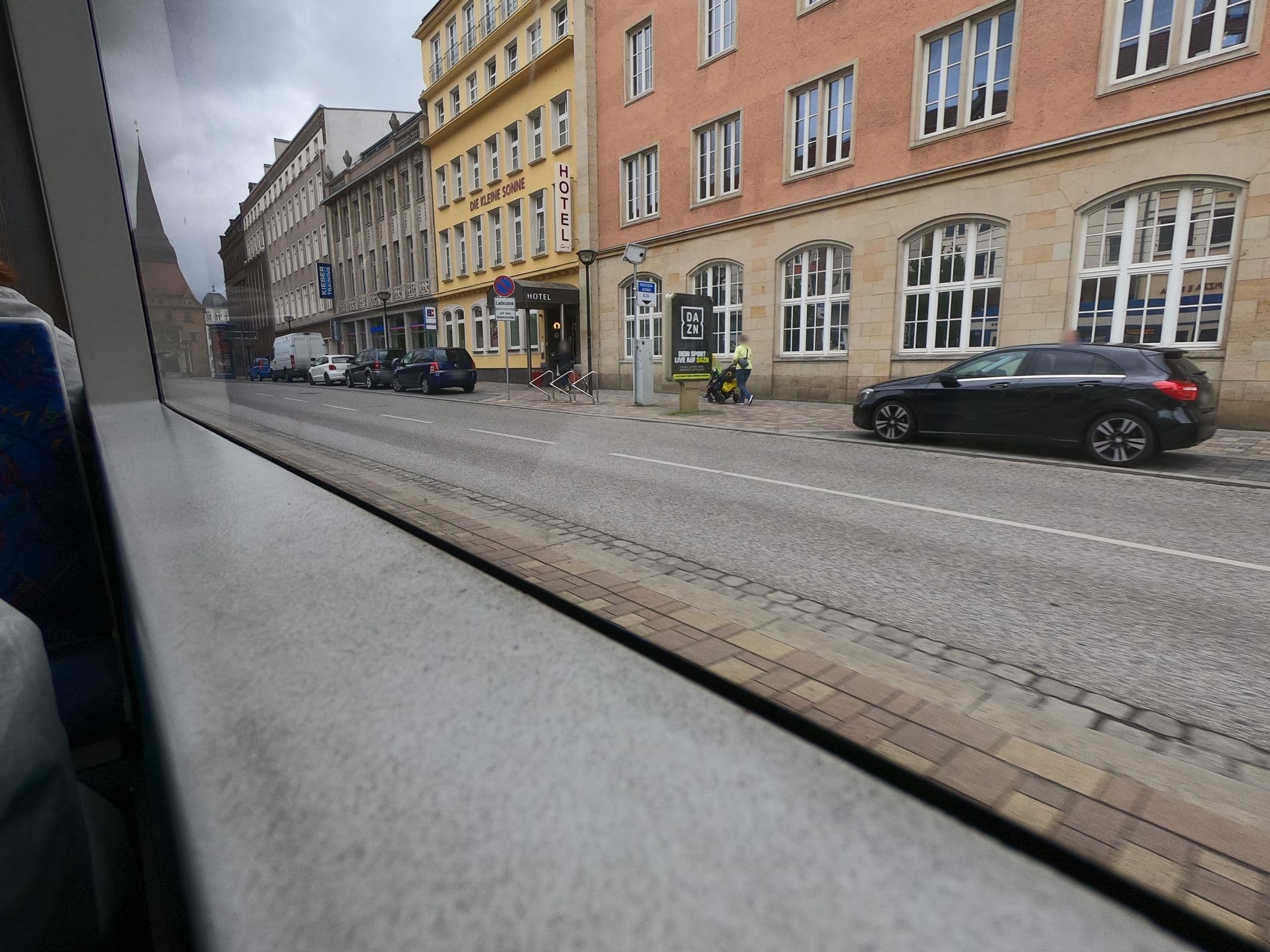 Street view near Die kleine Sonne, Rostock — © u14183 (CC BY-SA · Mapillary)