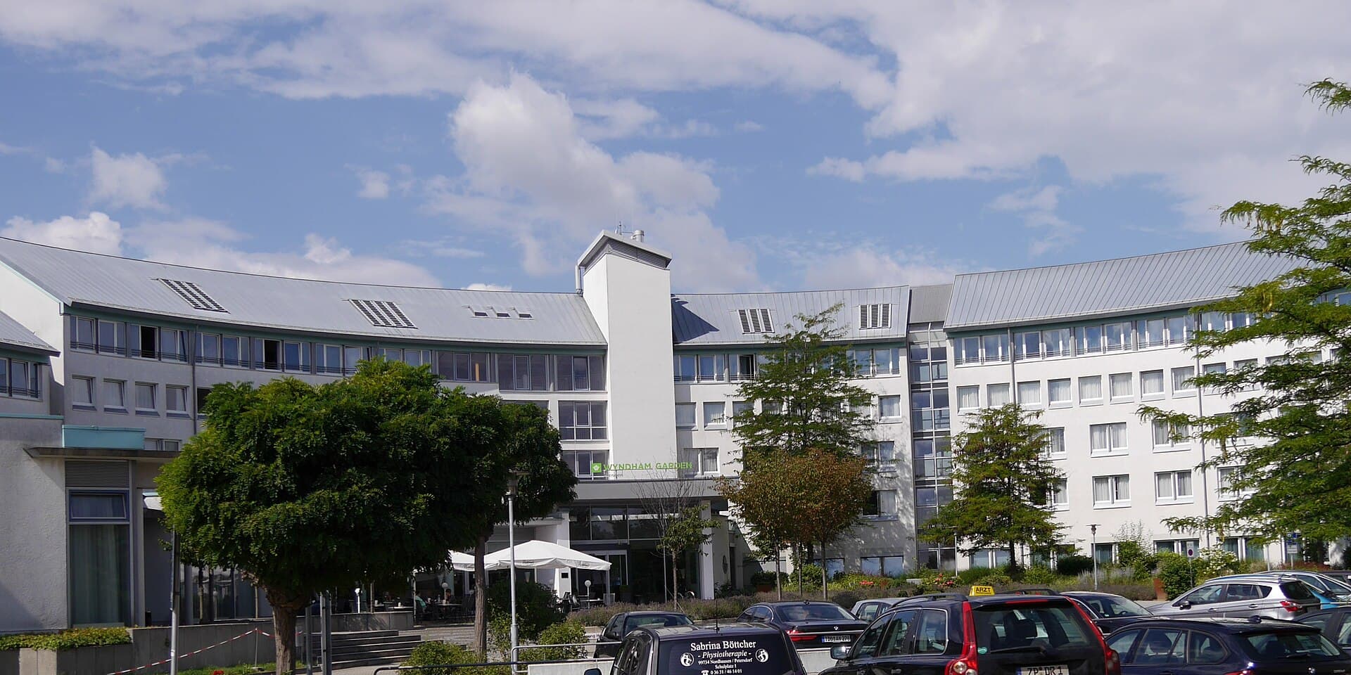 Ramada by Wyndham Dresden (via Wikimedia Commons, CC BY-SA 4.0)