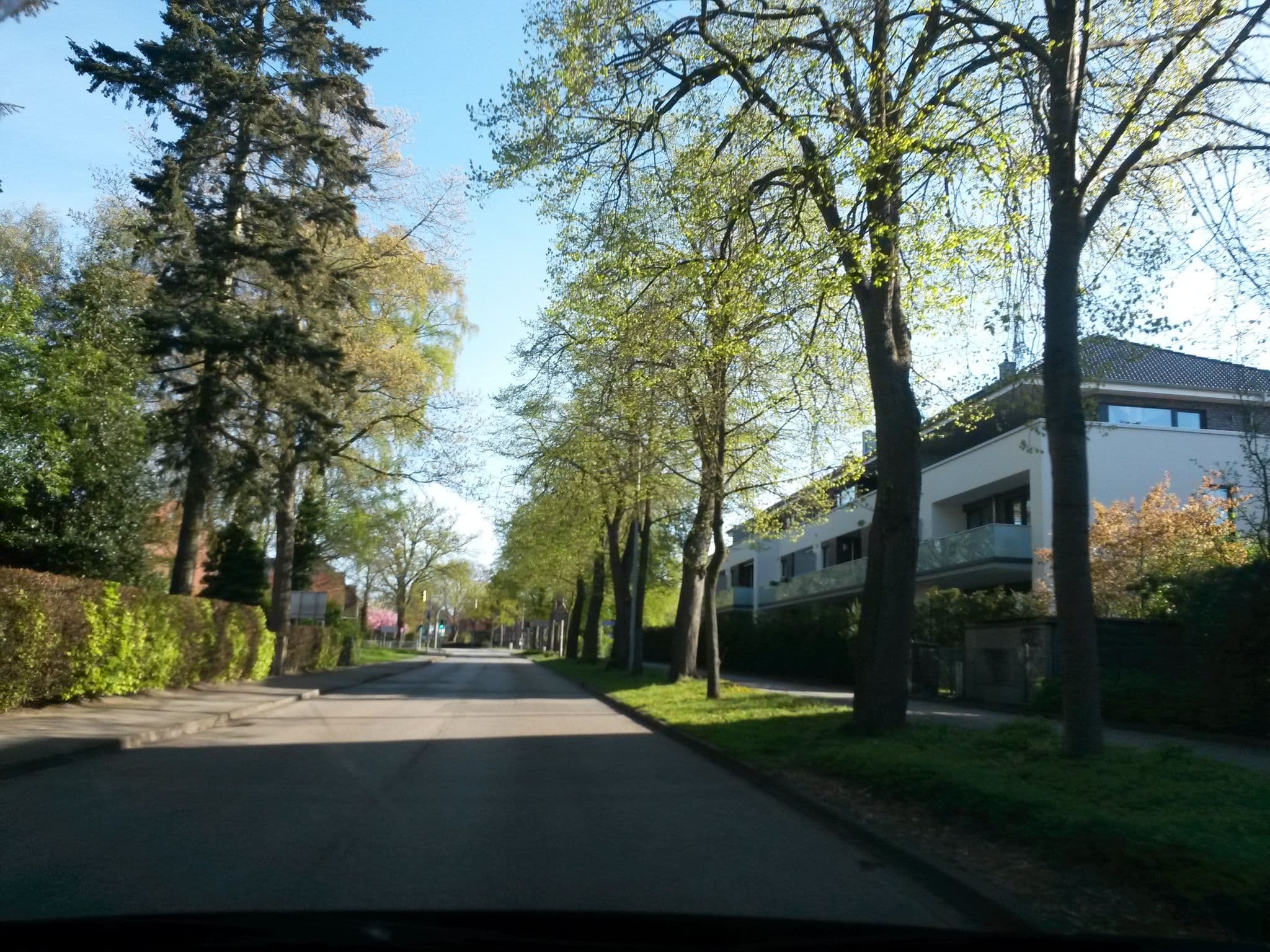 Street view near Hotel-Pension Wedel, Wedel — © rausk (CC BY-SA · Mapillary)
