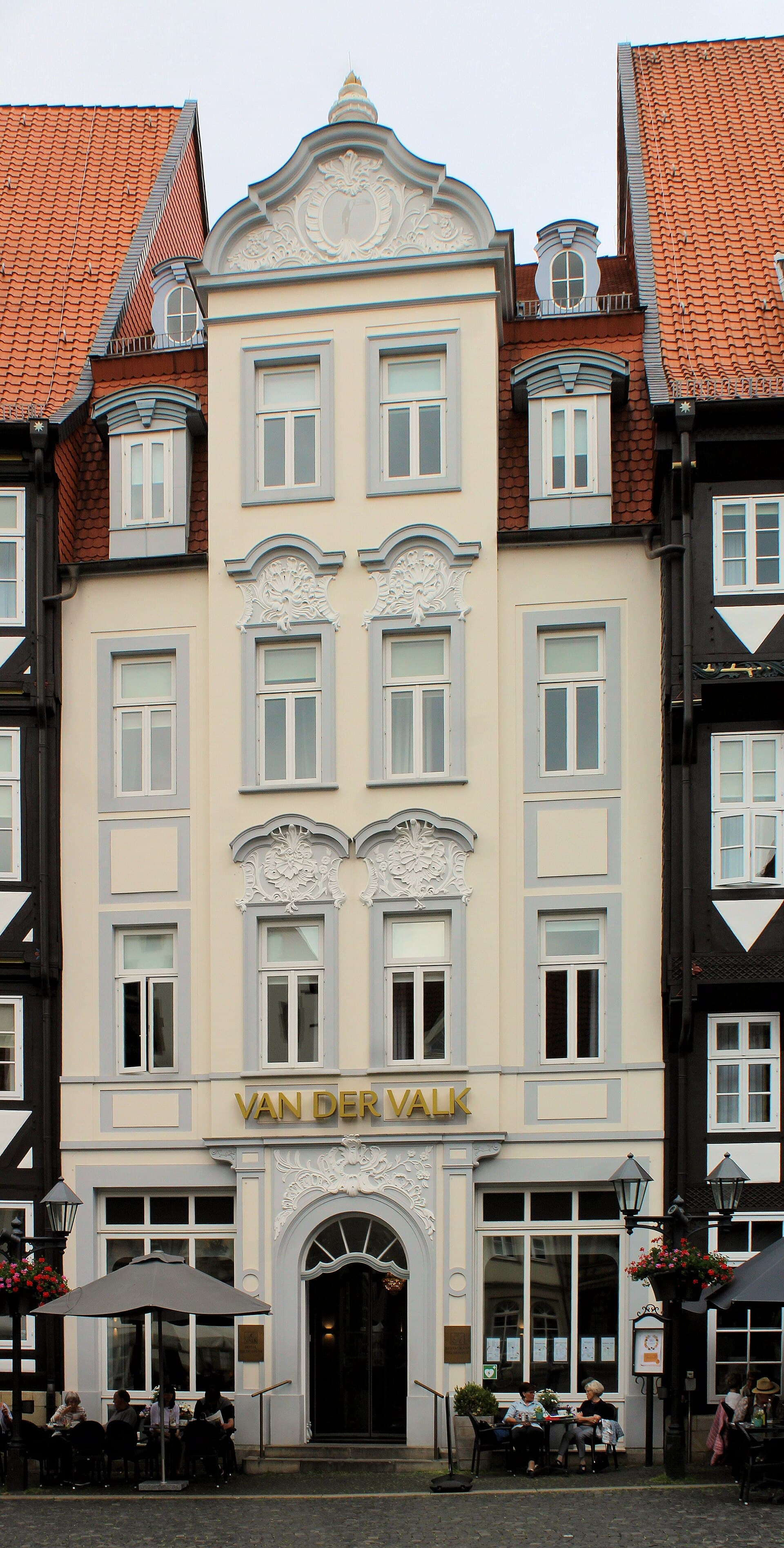 Van der Valk Hotel Hildesheim (via Wikimedia Commons, CC BY-SA 4.0)