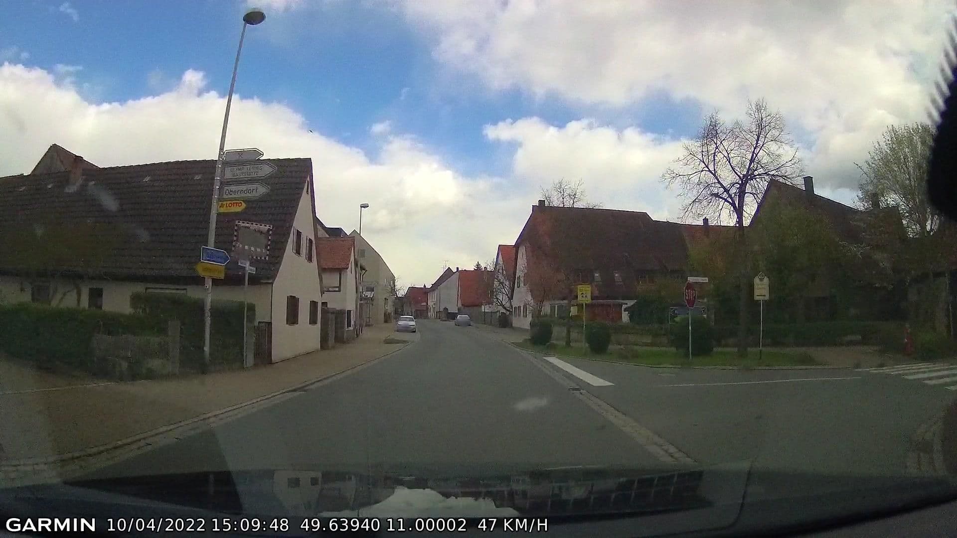 Street view near Hotel Schützenhof, Möhrendorf — © curtisnewton (CC BY-SA · Mapillary)