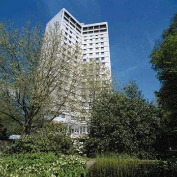 Congress Hotel am Stadtpark (via Wikimedia Commons, CC BY 3.0)