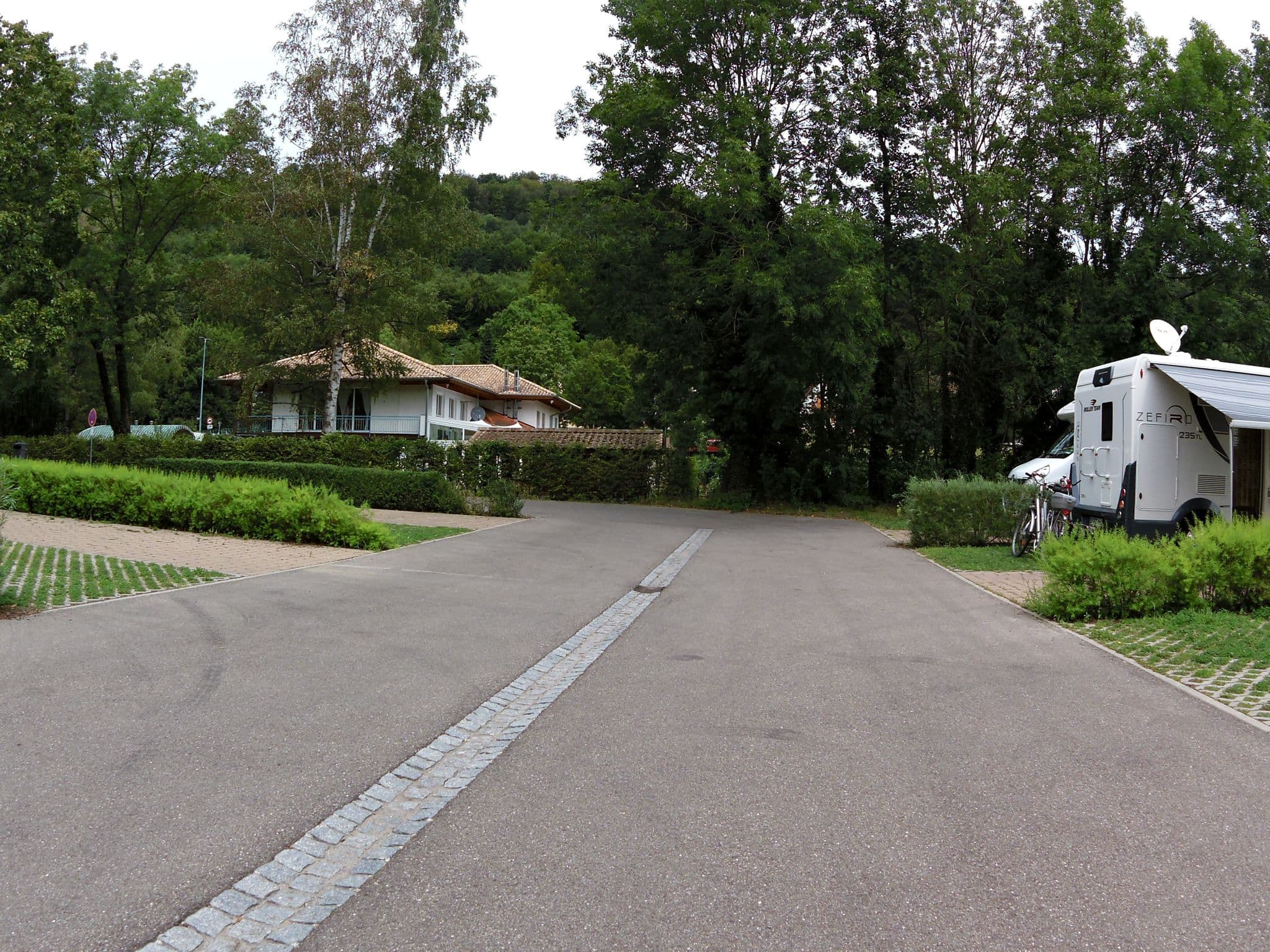 Street view near Wohnmobilstellplatz Stadt Lahr, Hohberg — © zoegglmeyr1 (CC BY-SA · Mapillary)